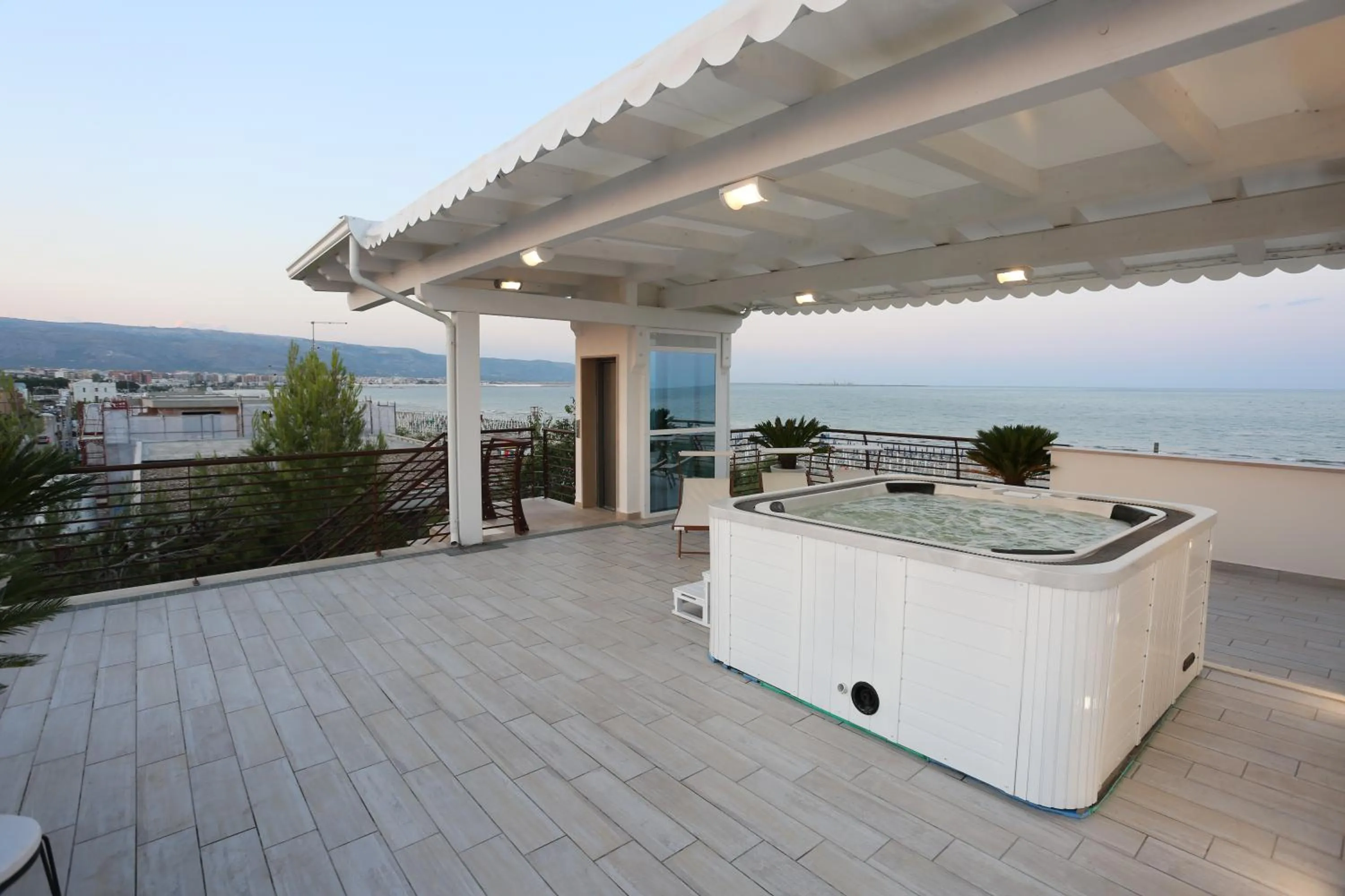 Hot Tub in Vista beb mare