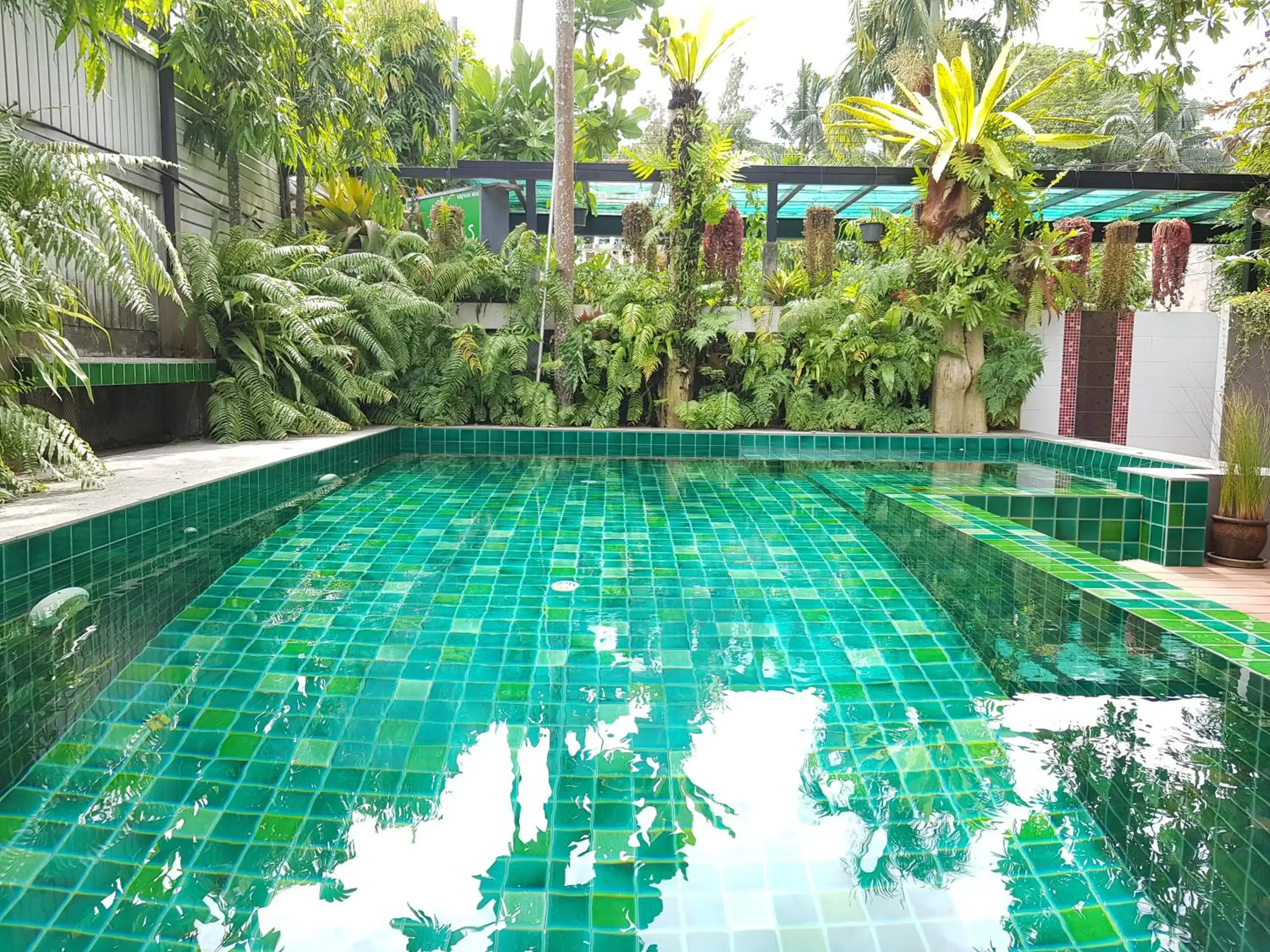 Swimming pool in Benjamas Place Swimming pool in Benjamas Place