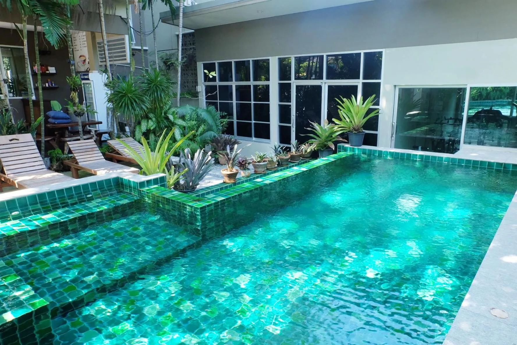 Swimming pool in Benjamas Place
