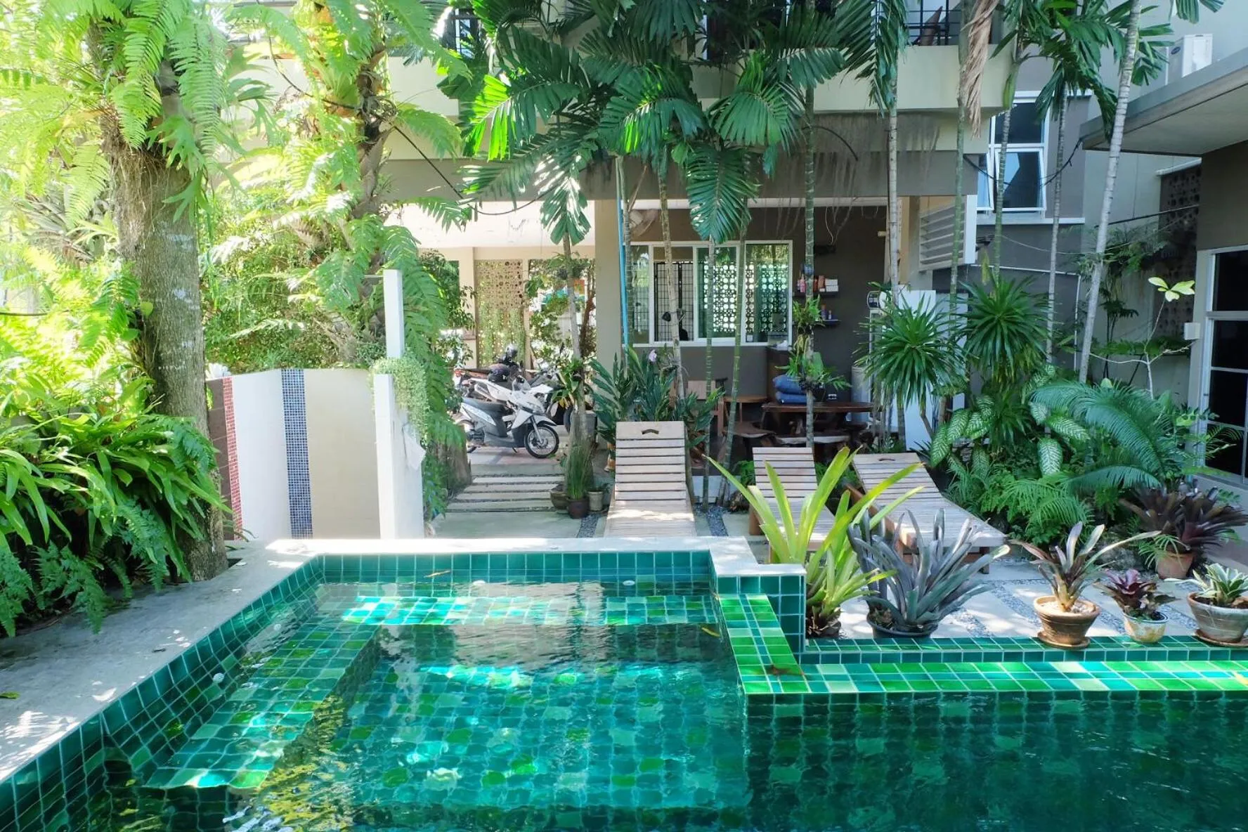 Swimming pool in Benjamas Place