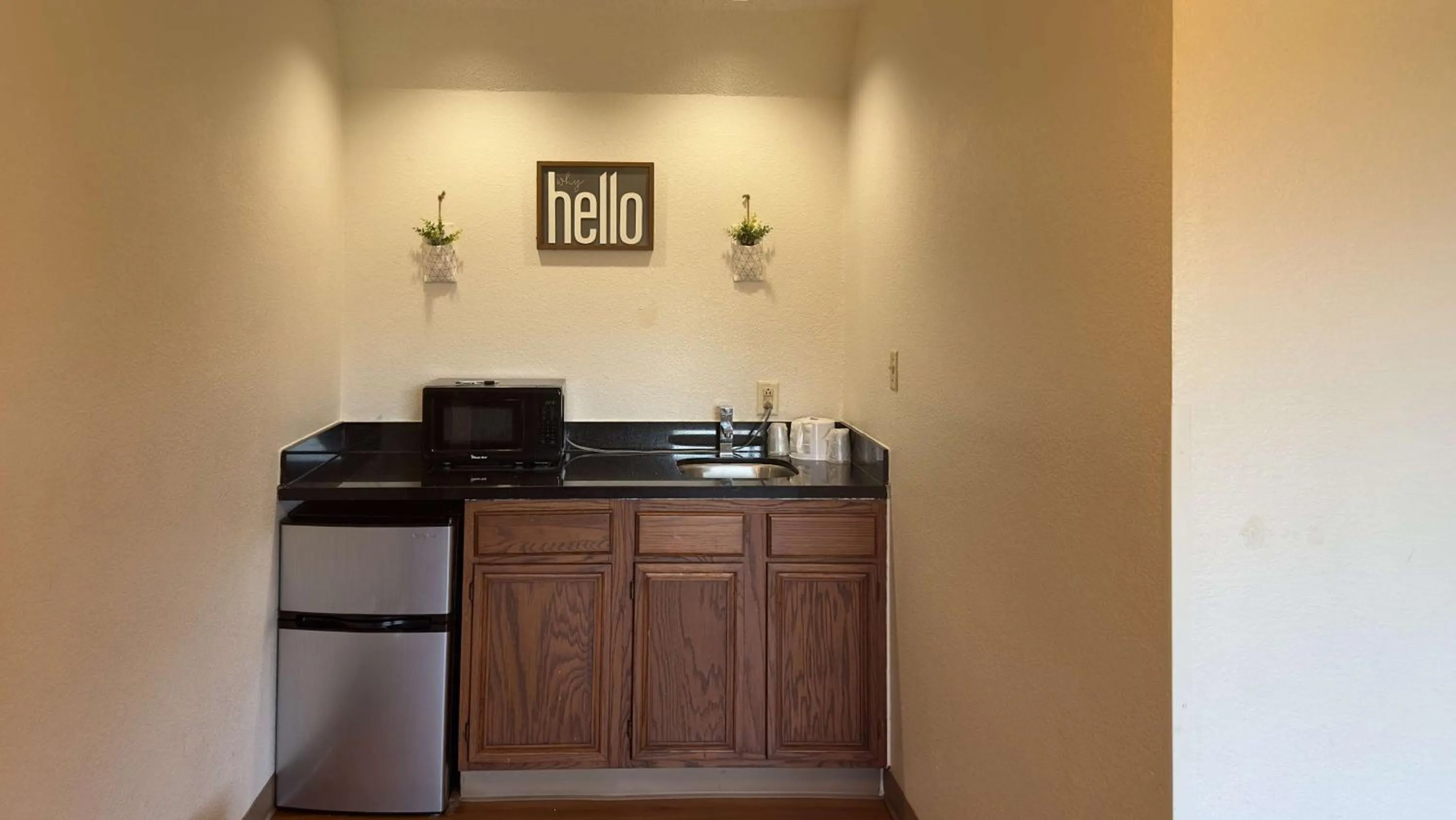 Photo of the whole room in Motel 6-Waterloo, IA