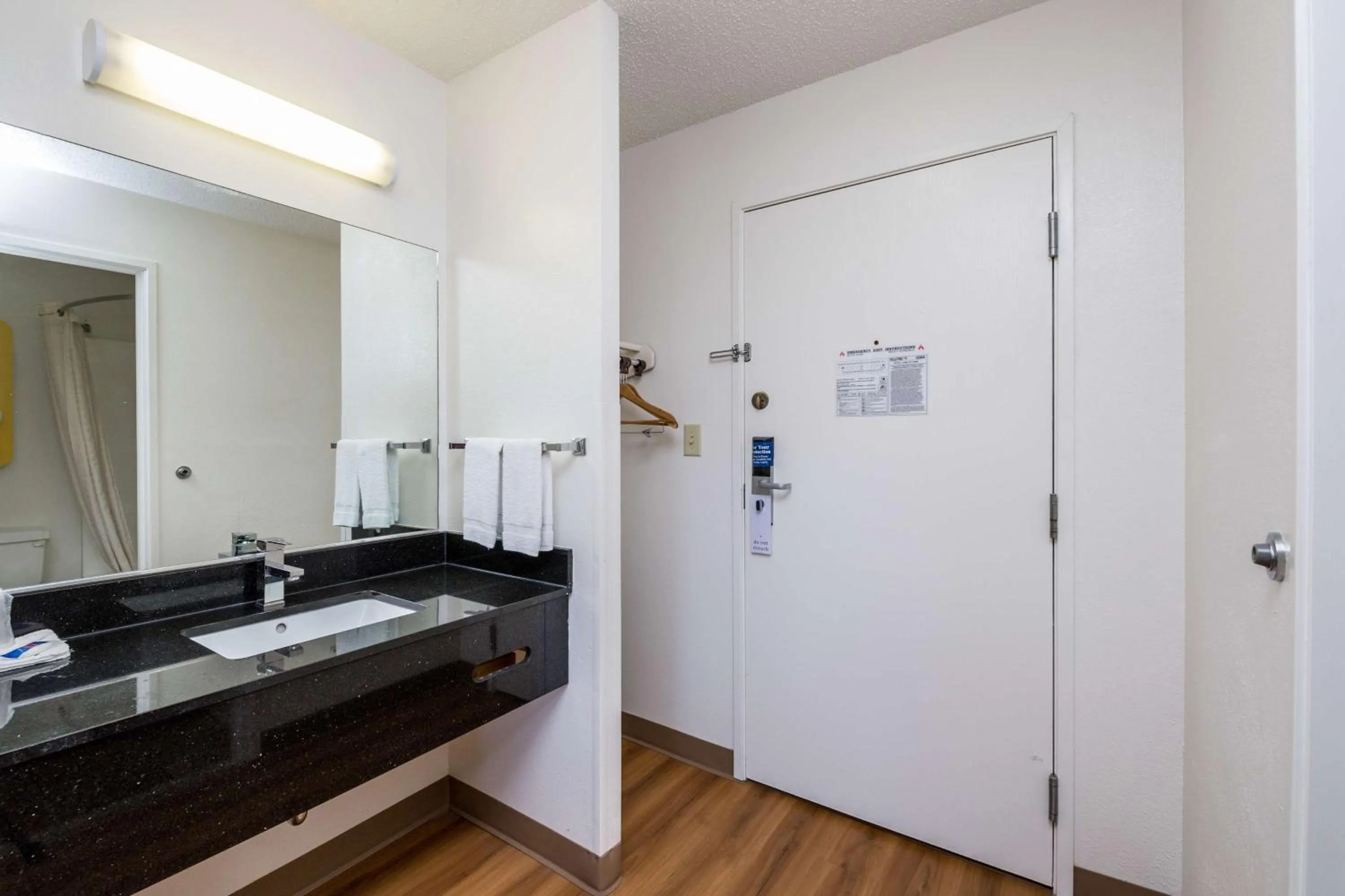 Bathroom in Motel 6-Waterloo, IA