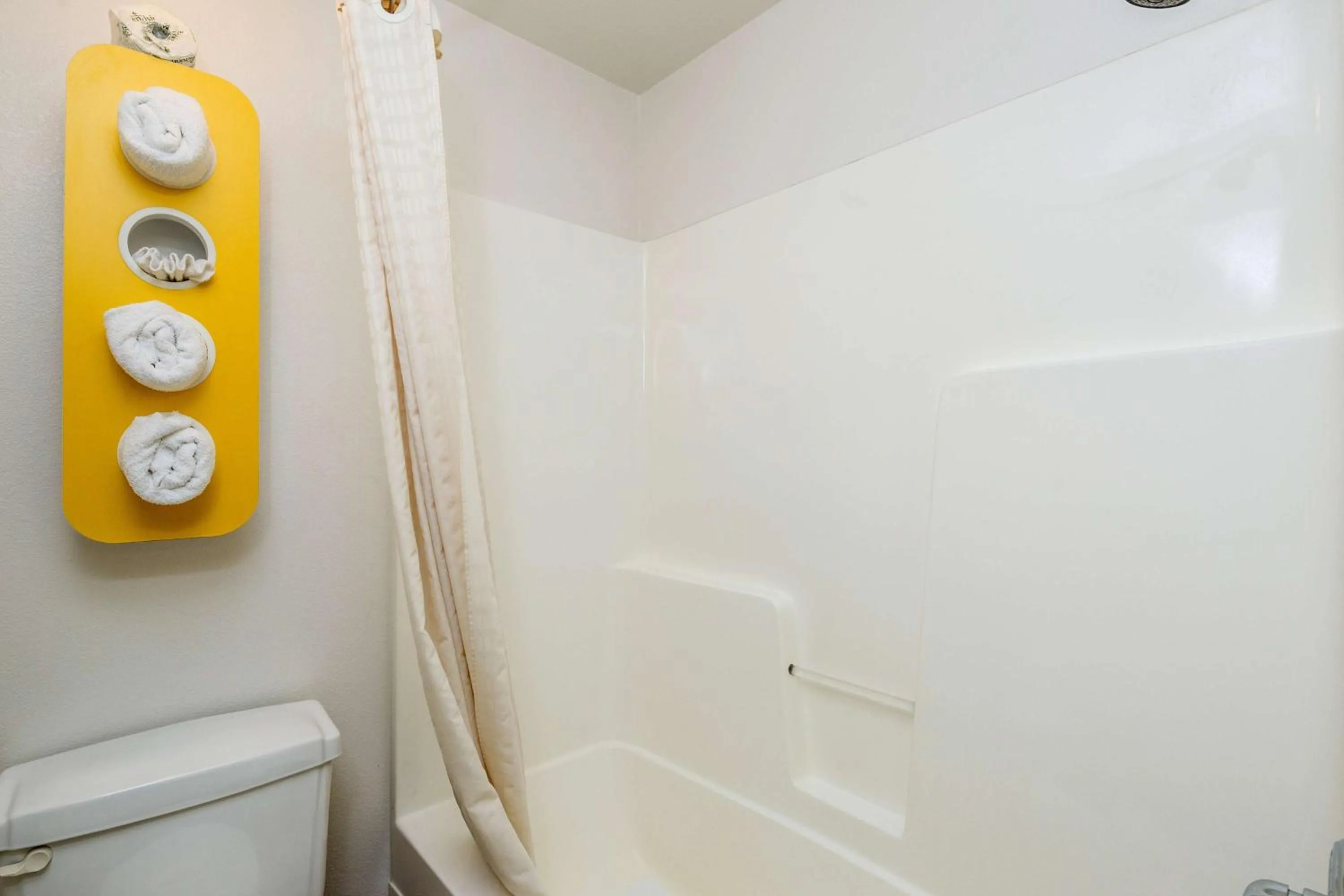 Toilet in Motel 6-Waterloo, IA