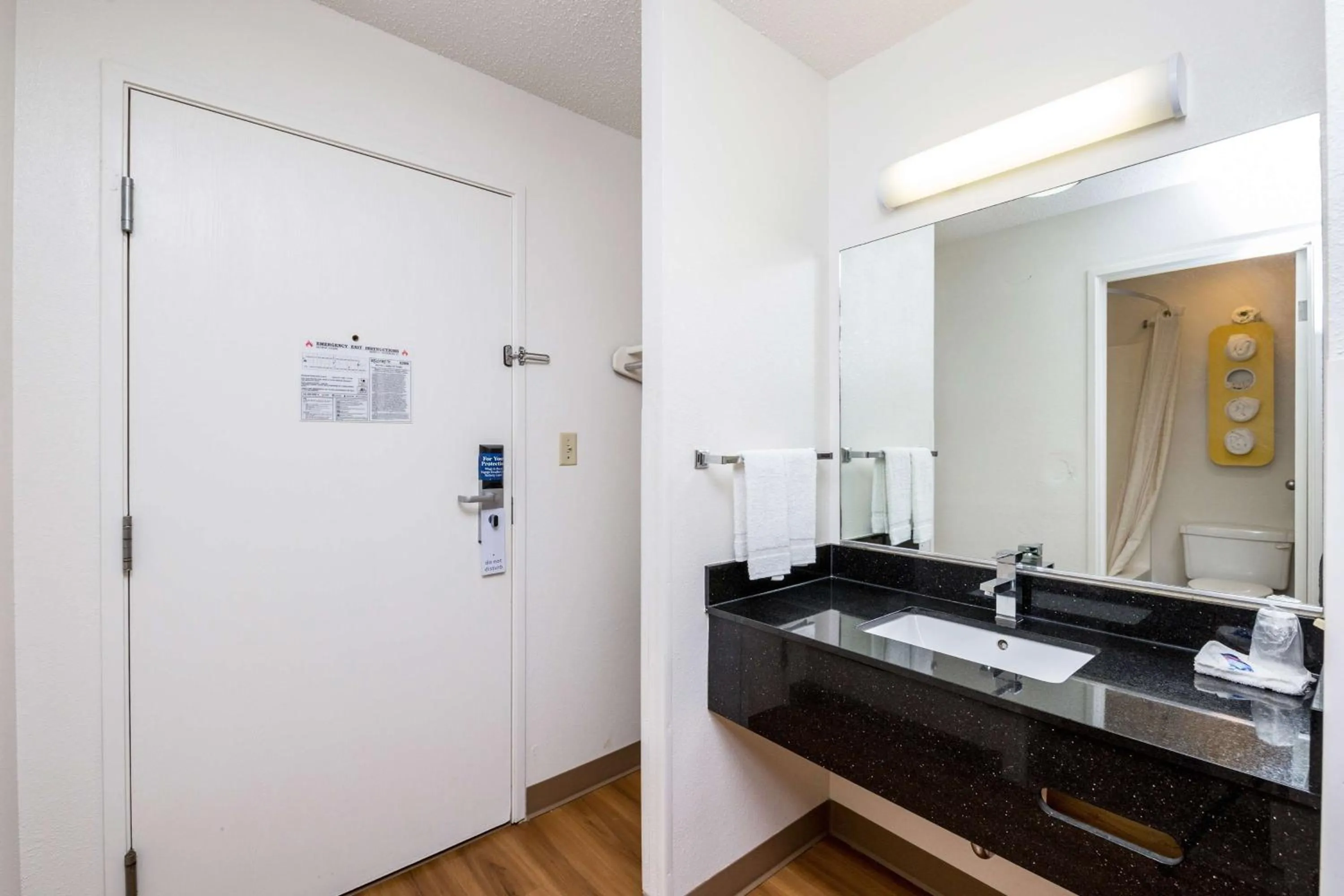 Bathroom in Motel 6-Waterloo, IA