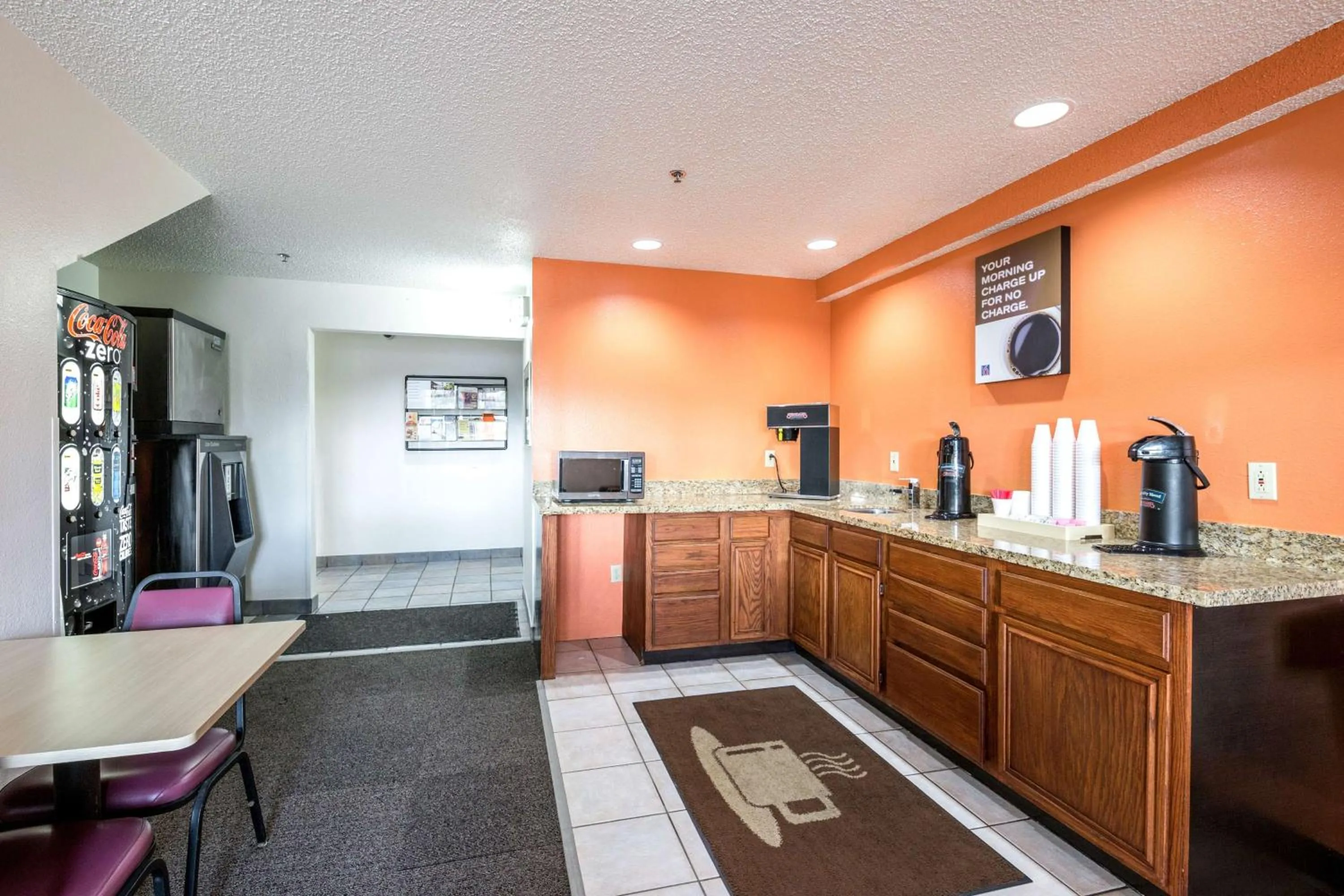 Lobby or reception in Motel 6-Waterloo, IA