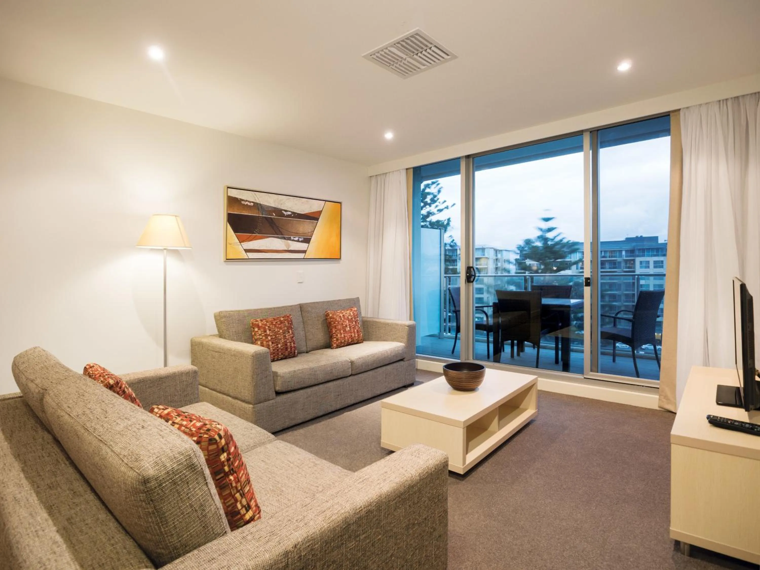 TV and multimedia in Oaks Glenelg Liberty Suites