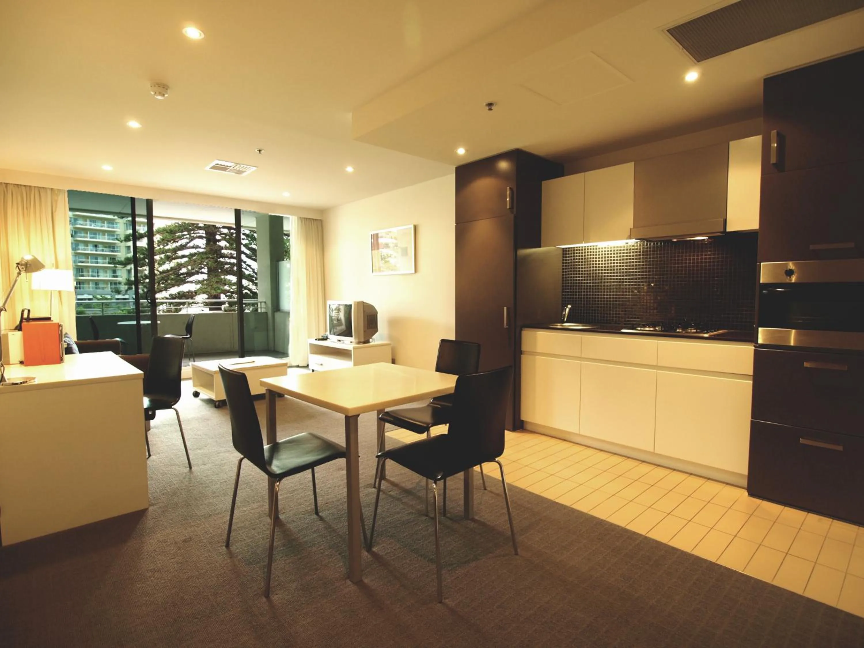 TV and multimedia in Oaks Glenelg Liberty Suites