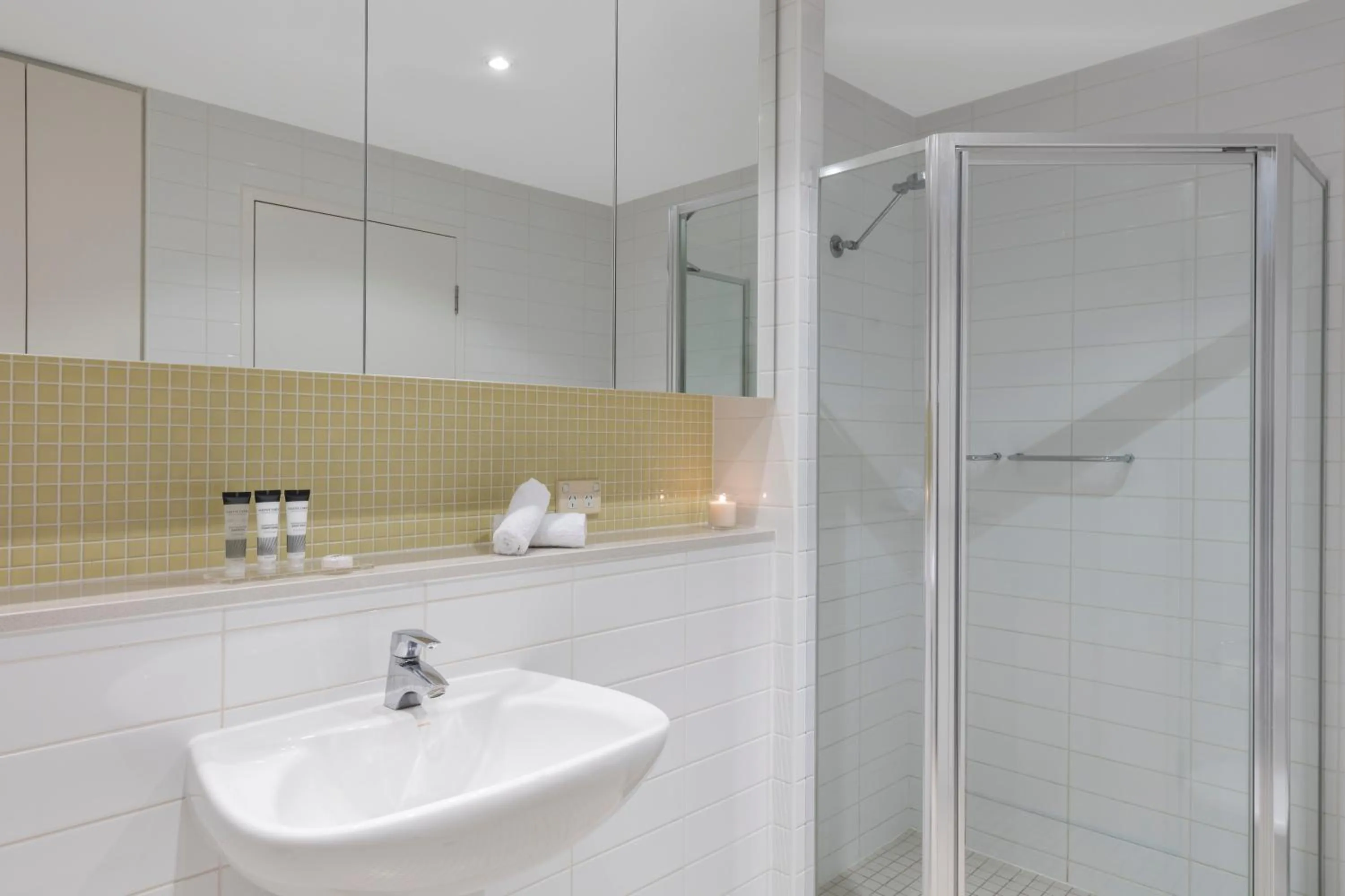 Shower in Oaks Glenelg Liberty Suites