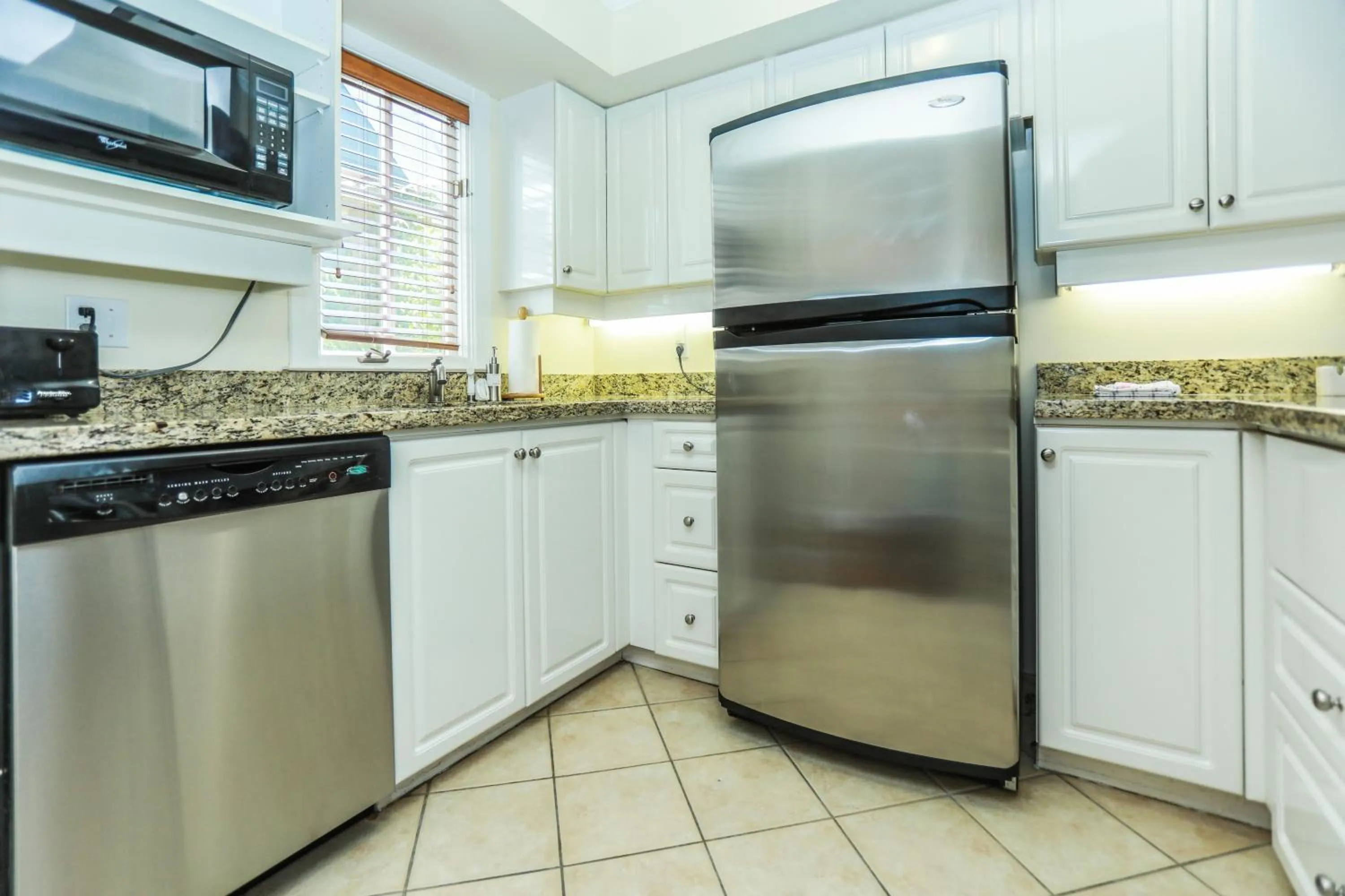 Coffee/tea facilities in Poets Cove Resort & Spa