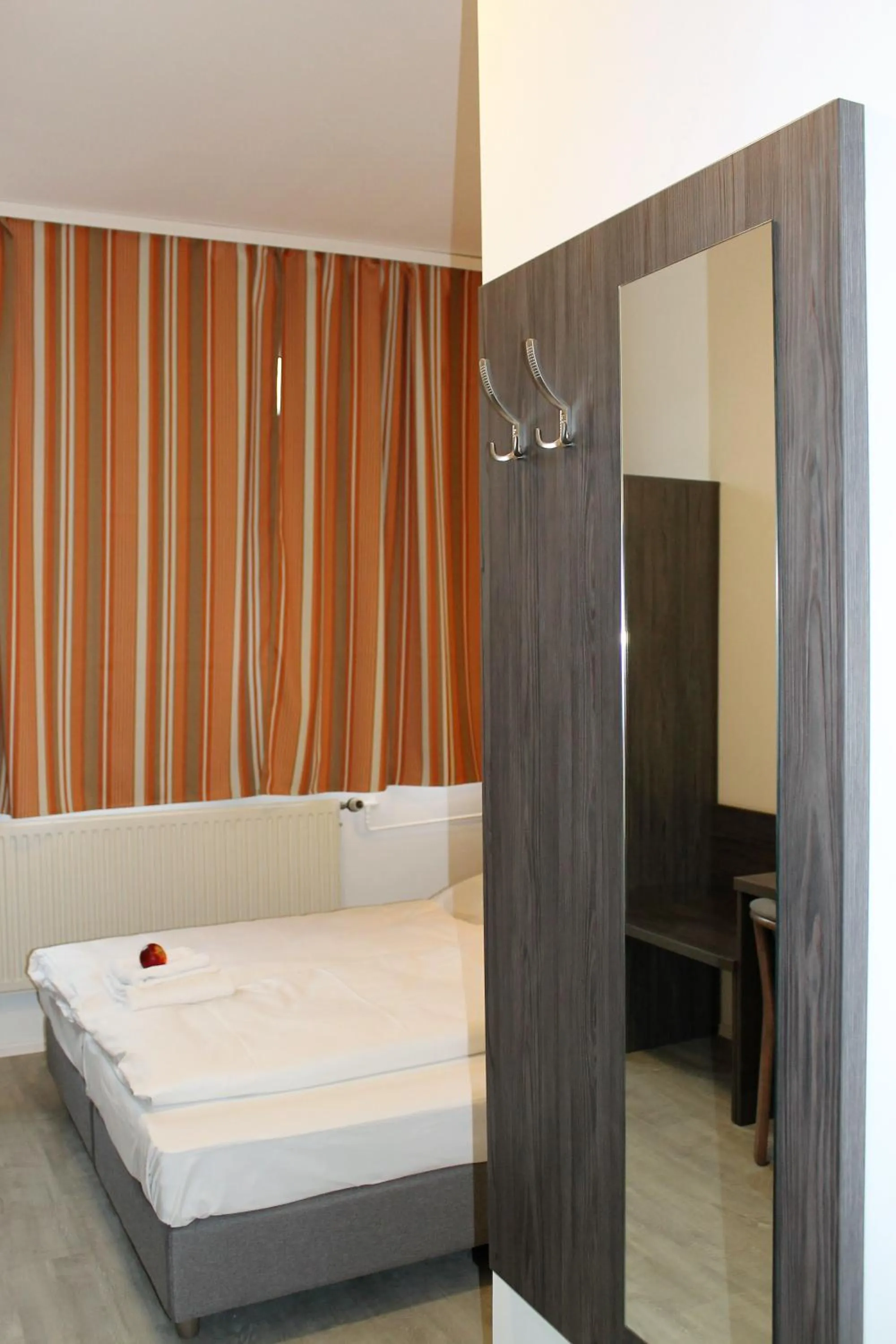 Photo of the whole room, Bed in Pionier Hotel Hamburg Wandsbek