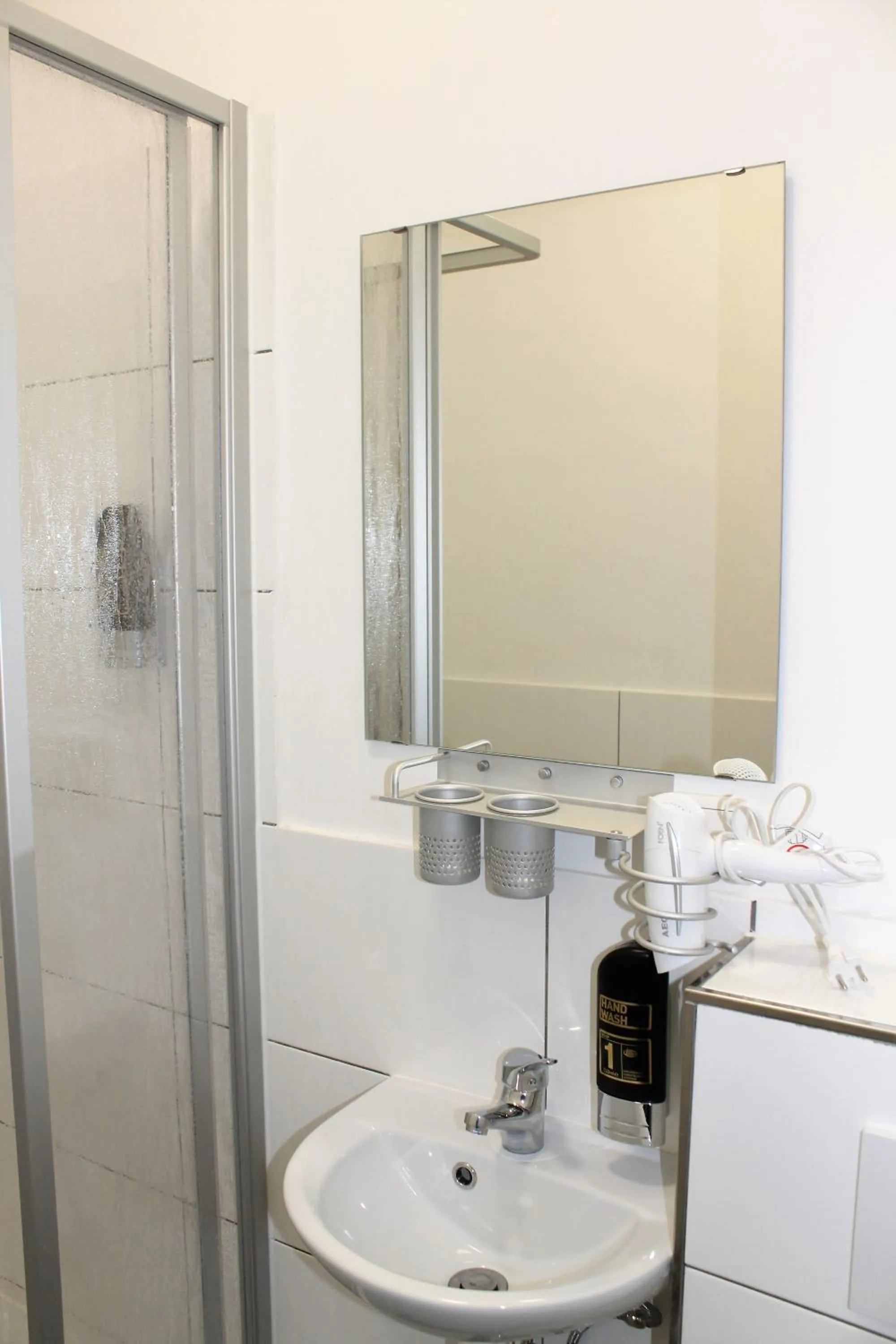 Shower in Pionier Hotel Hamburg Wandsbek