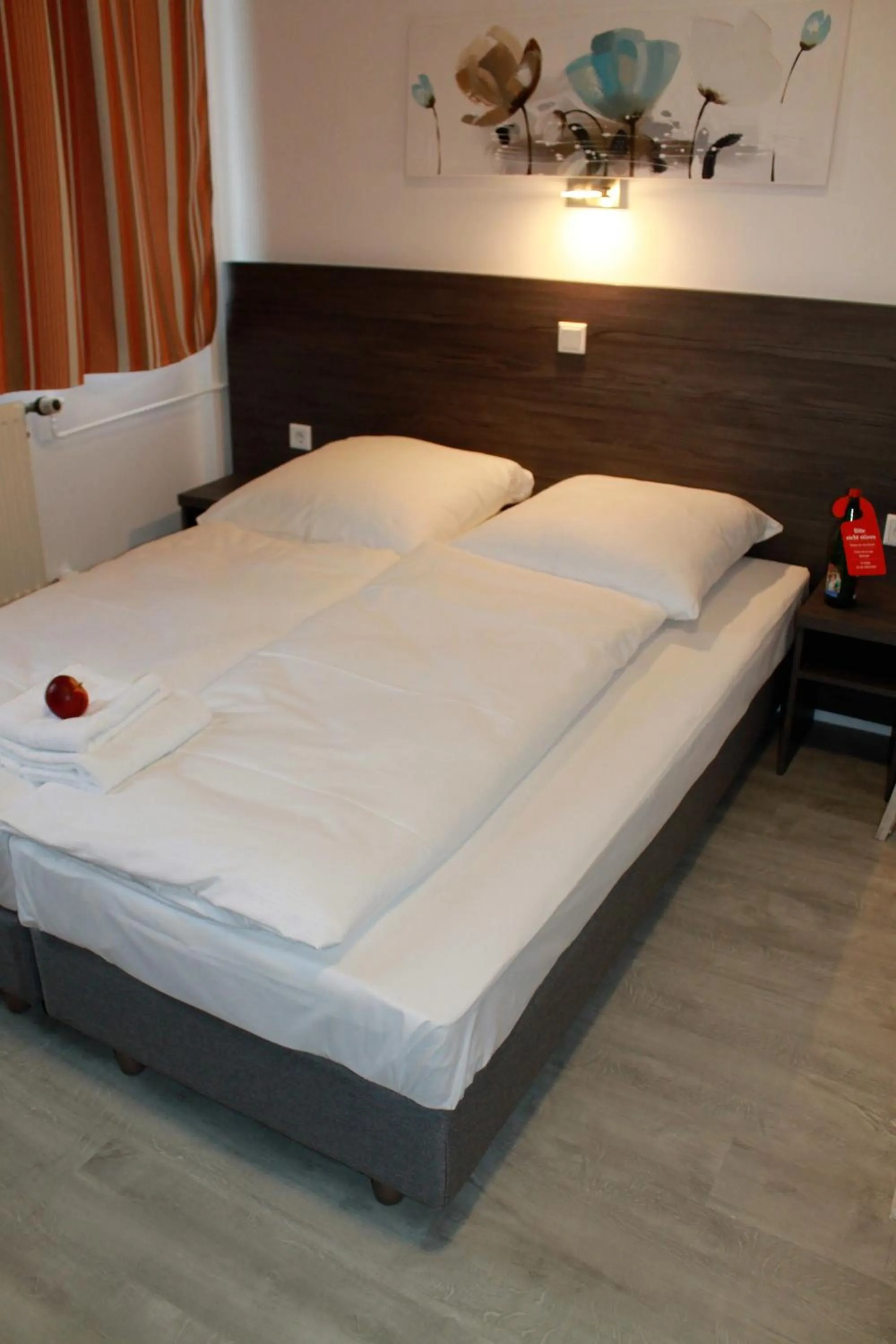 Bed in Pionier Hotel Hamburg Wandsbek