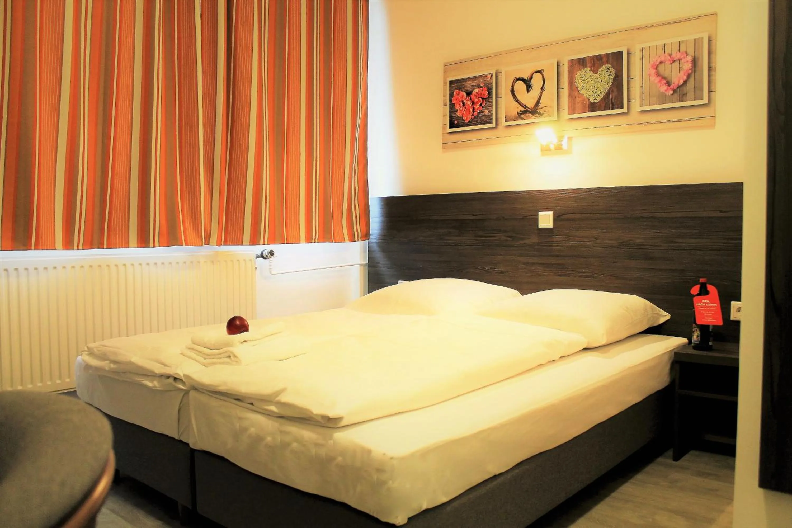Photo of the whole room, Bed in Pionier Hotel Hamburg Wandsbek