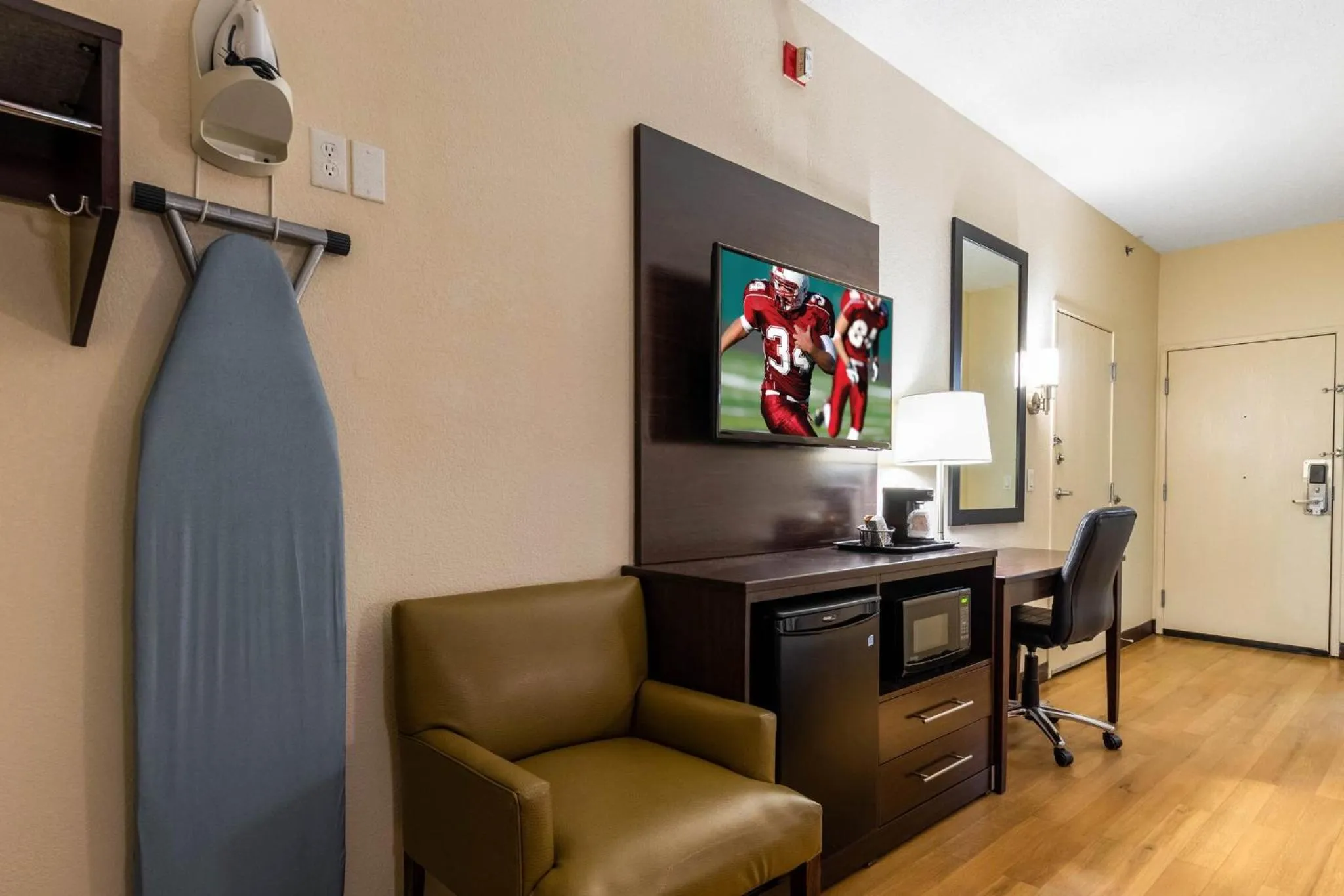 Photo of the whole room in Red Roof Inn Georgetown, IN - Louisville West