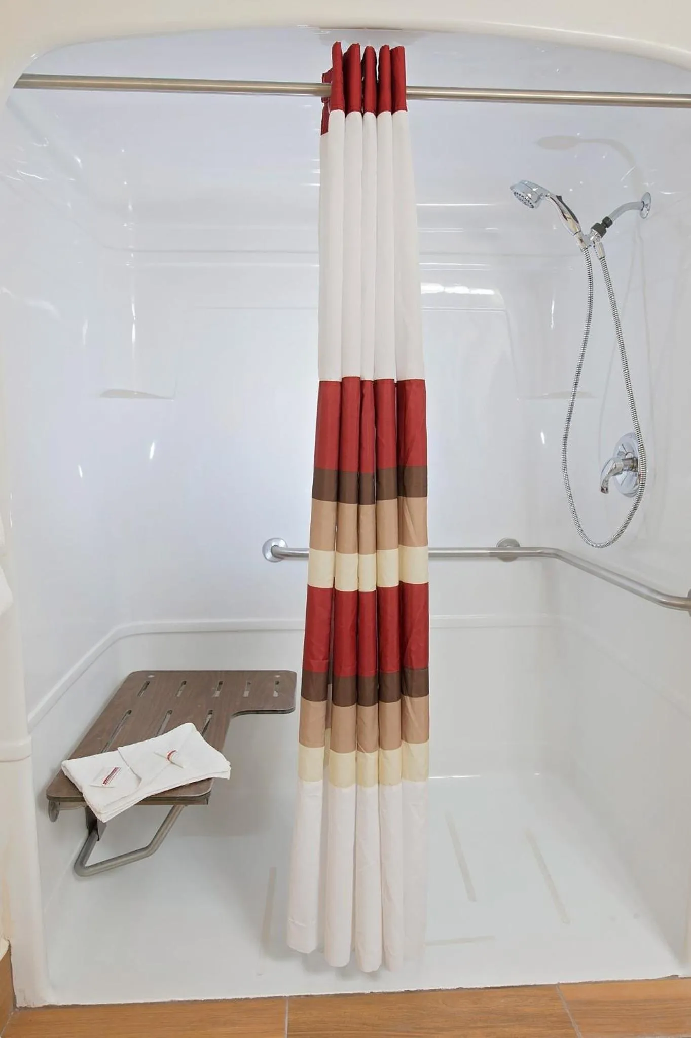 Bathroom in Red Roof Inn Georgetown, IN - Louisville West