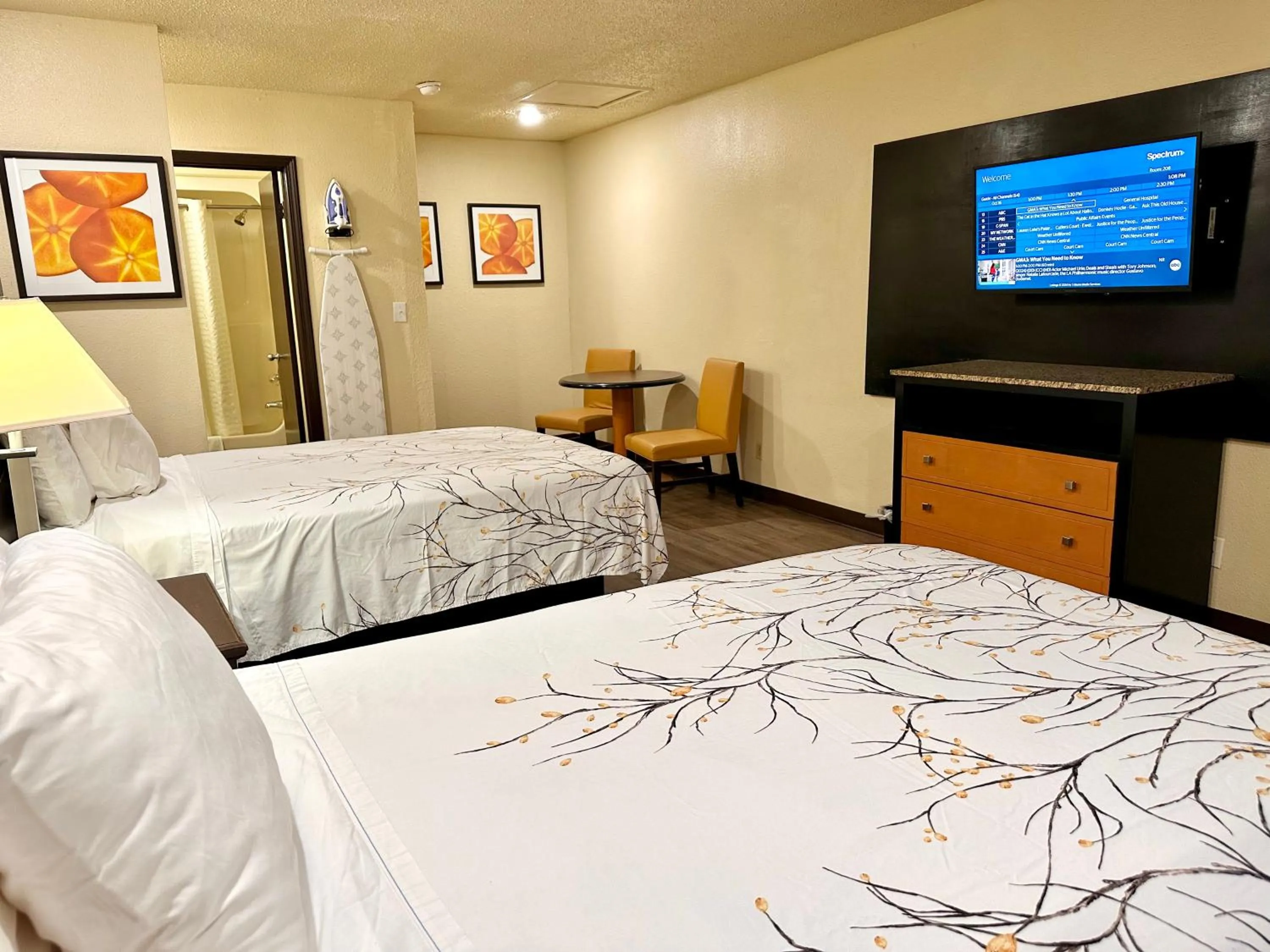 Bed in Travelers Inn Elizabeth City