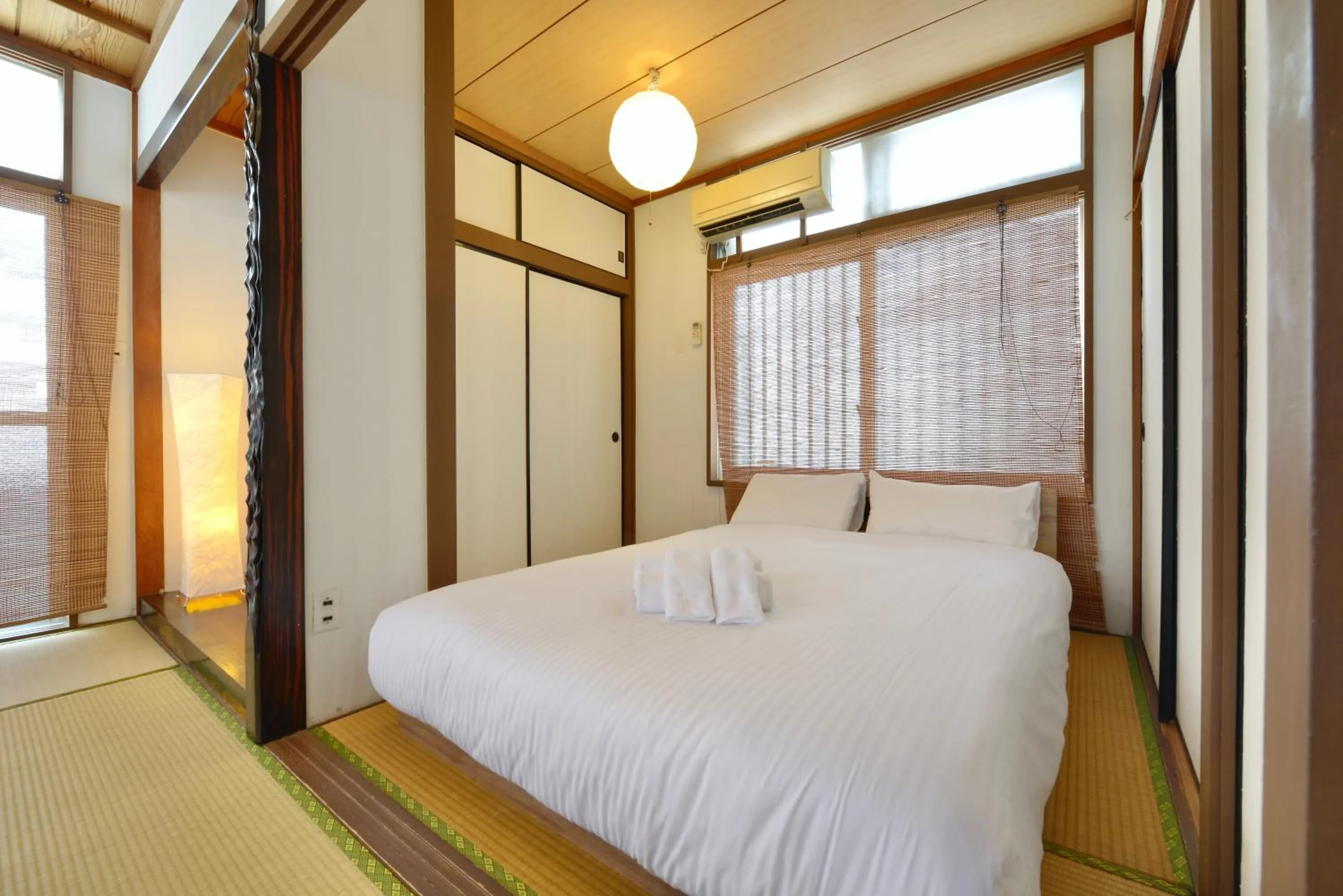 Bed in Mensore Houese