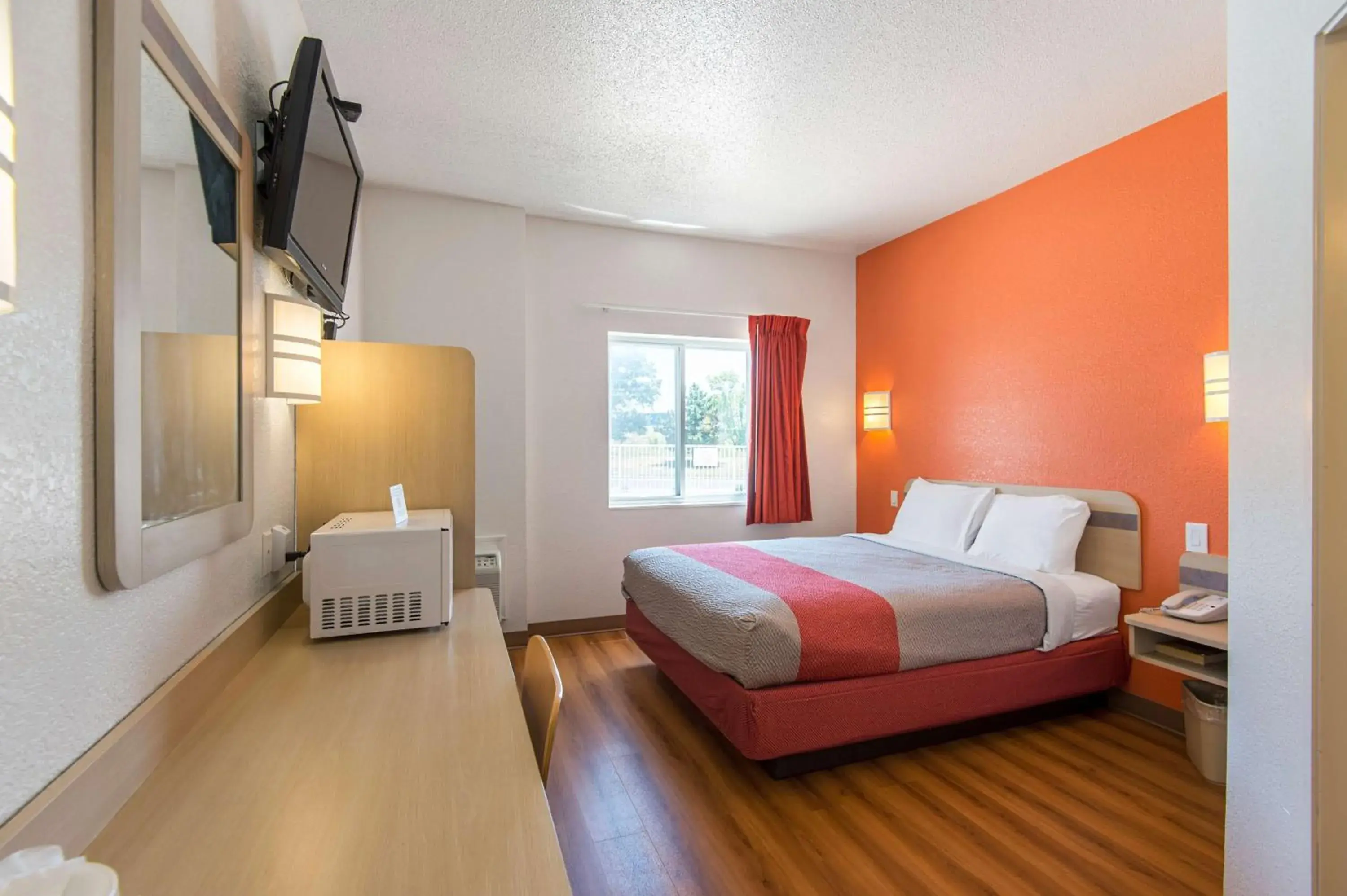 Queen Room - Disability Access - Non-Smoking in Motel 6-Junction City, KS Queen Room - Disability Access - Non-Smoking in Motel 6-Junction City, KS