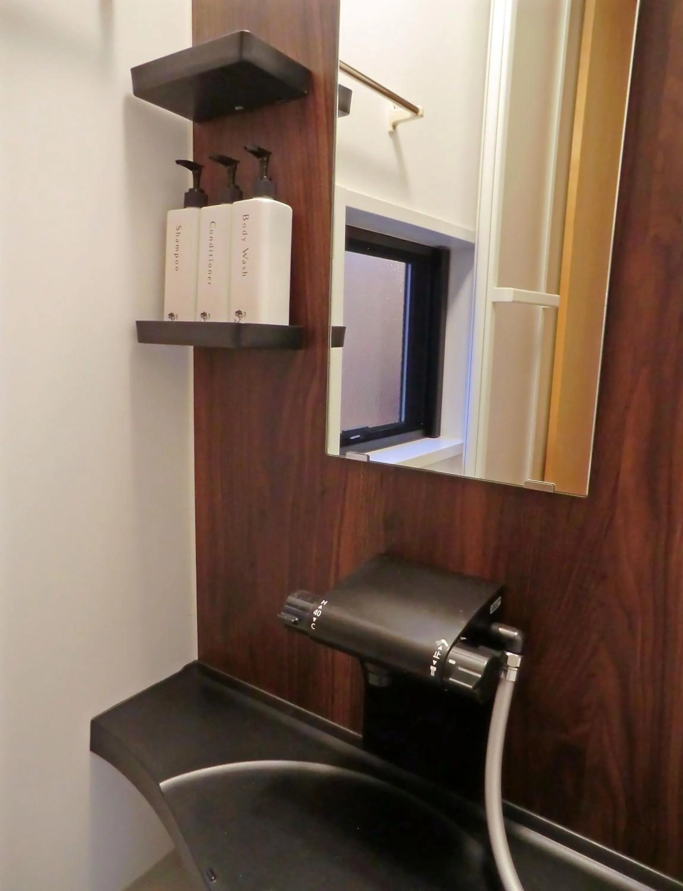 Shower in Machiya Hotel YANAGI