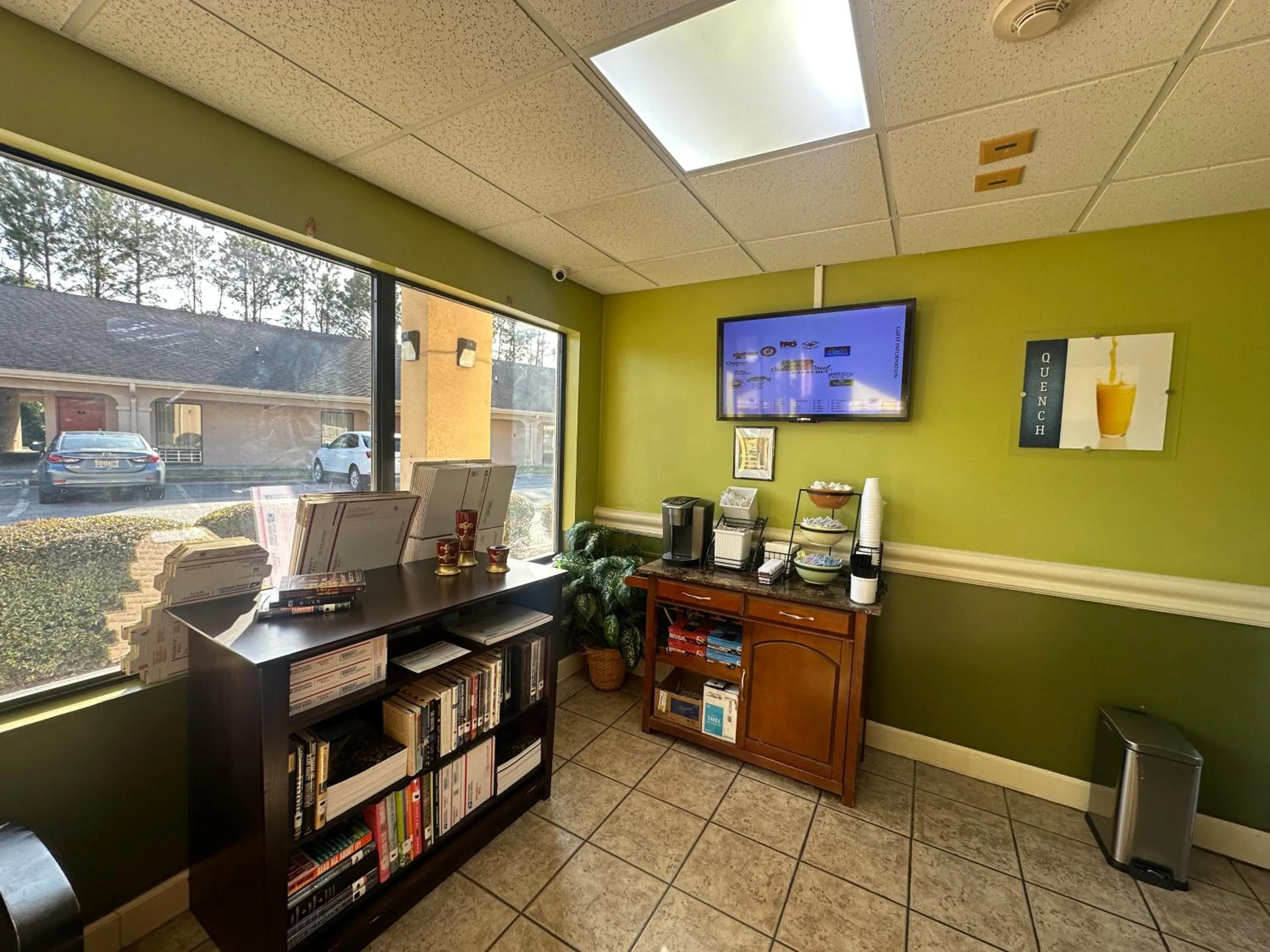 Lobby or reception in Guest Cottage & Suites By OYO Brunswick-Golden Isles