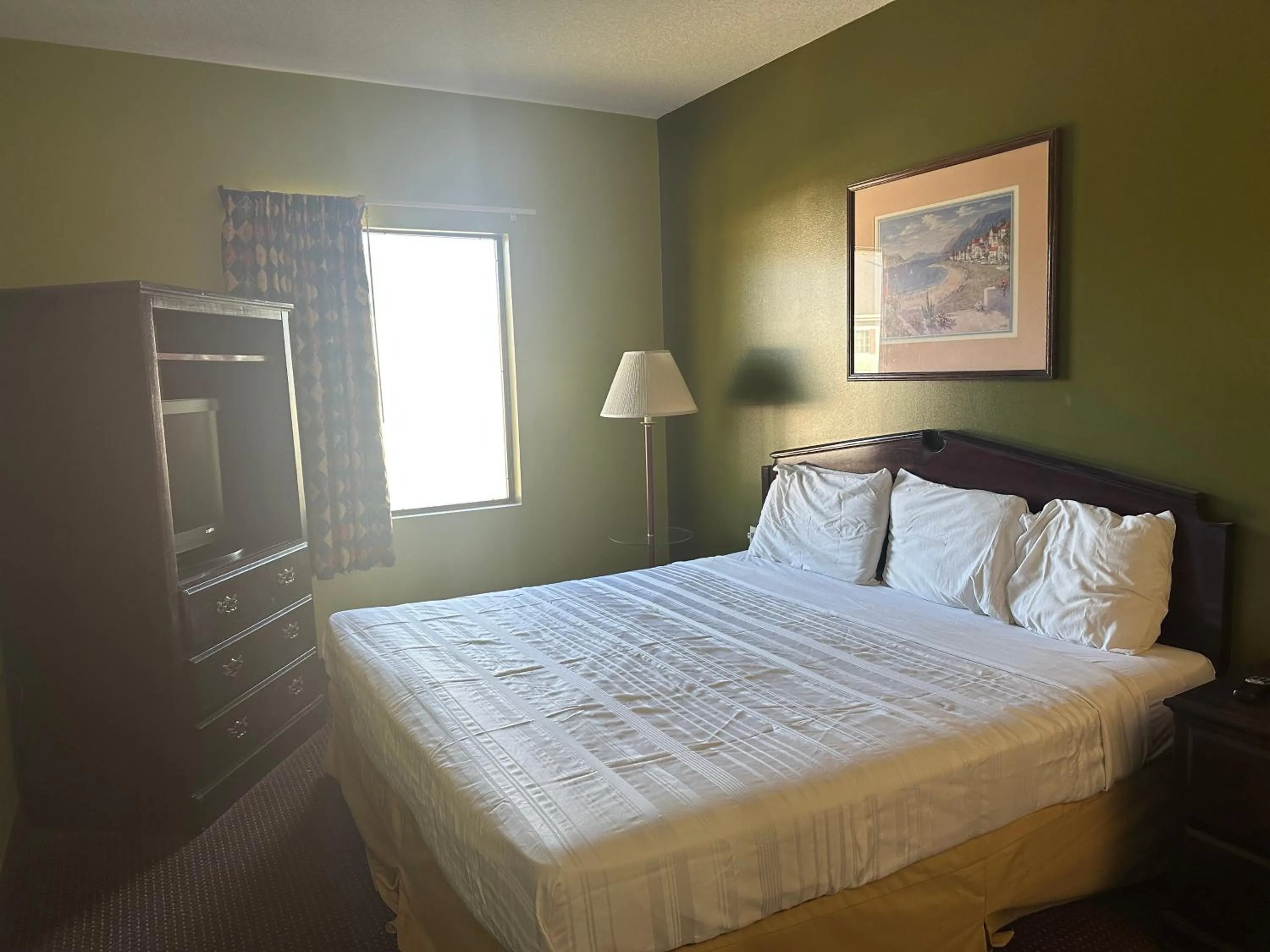 Bedroom in Guest Cottage & Suites By OYO Brunswick-Golden Isles