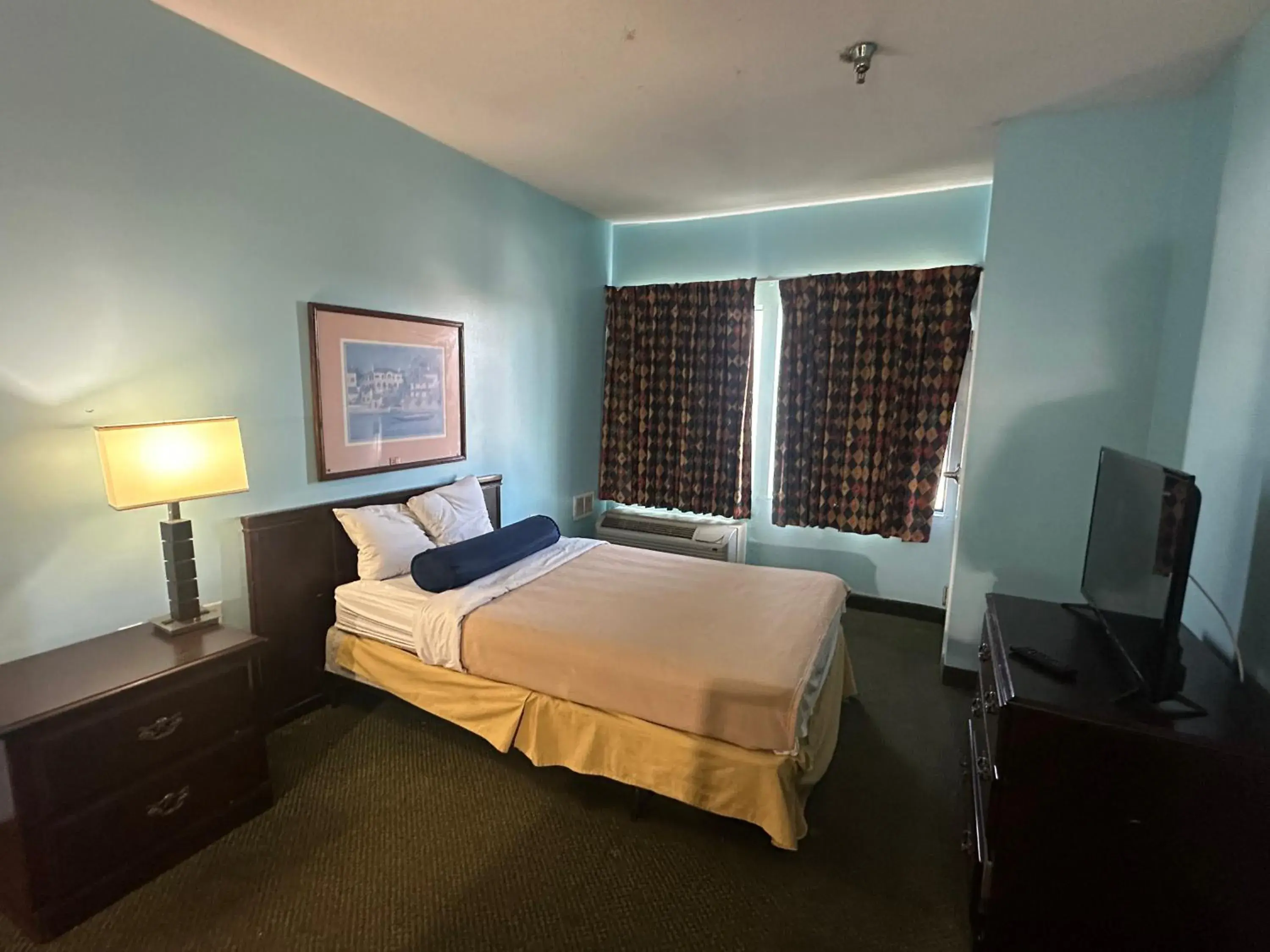 1 King Bed & 1 Full Bed Non Smoking in Guest Cottage & Suites By OYO Brunswick-Golden Isles 1 King Bed & 1 Full Bed Non Smoking in Guest Cottage & Suites By OYO Brunswick-Golden Isles