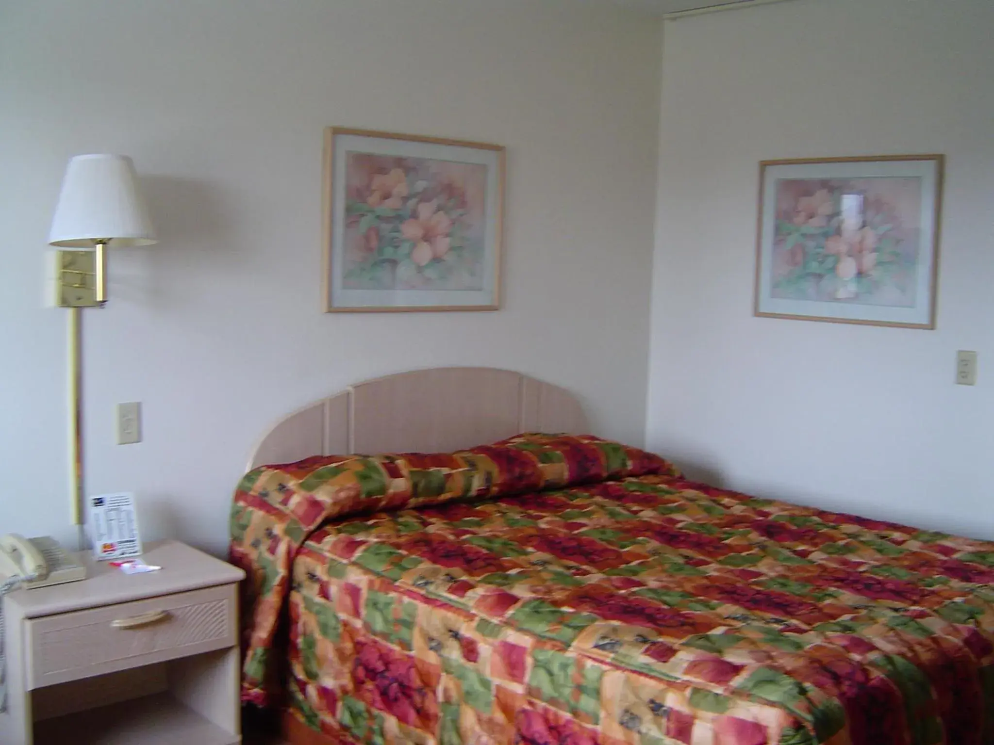 Queen Room - Non-Smoking in Heritage Inn Mansfield Queen Room - Non-Smoking in Heritage Inn Mansfield