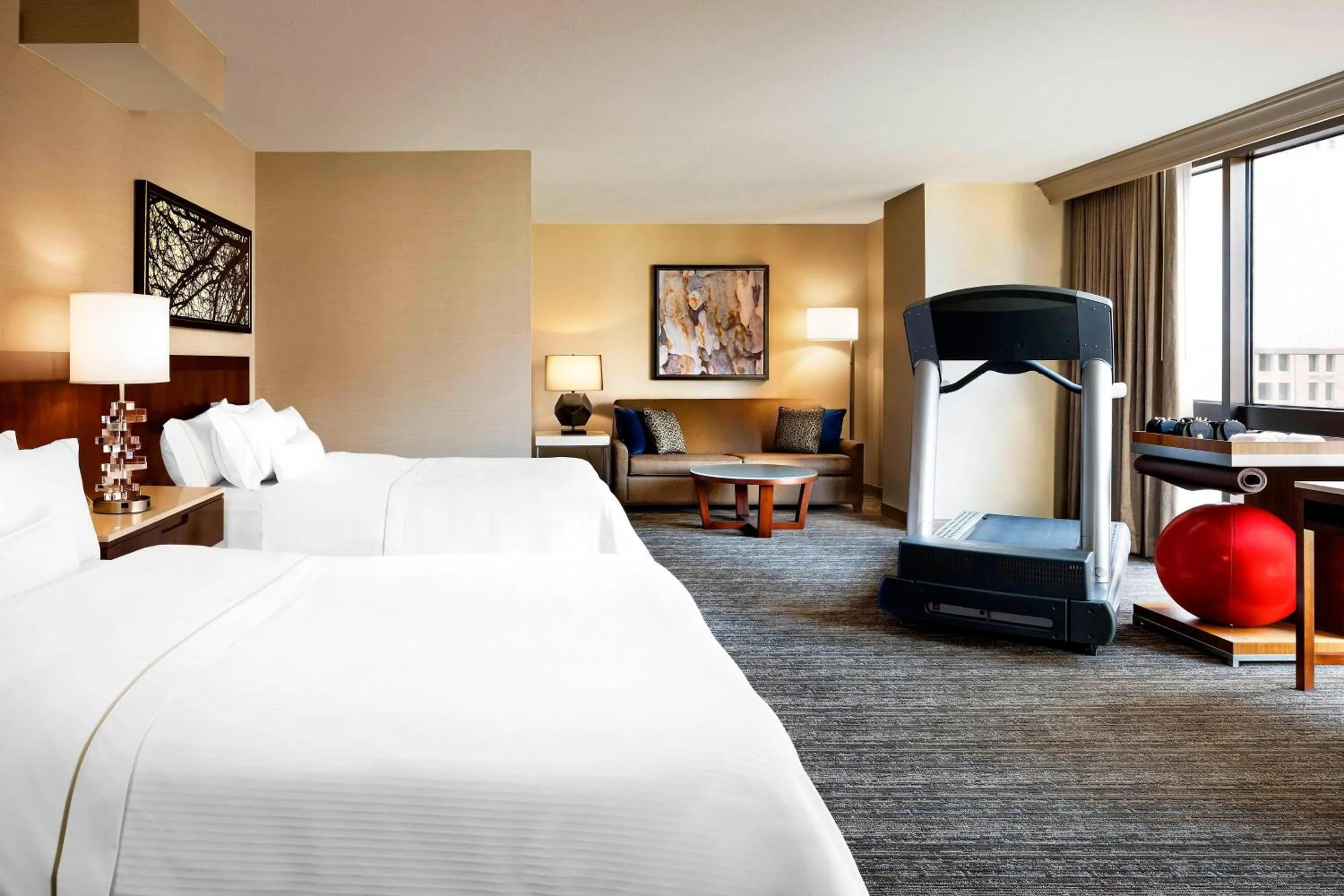 Photo of the whole room, Bed in The Westin Cincinnati