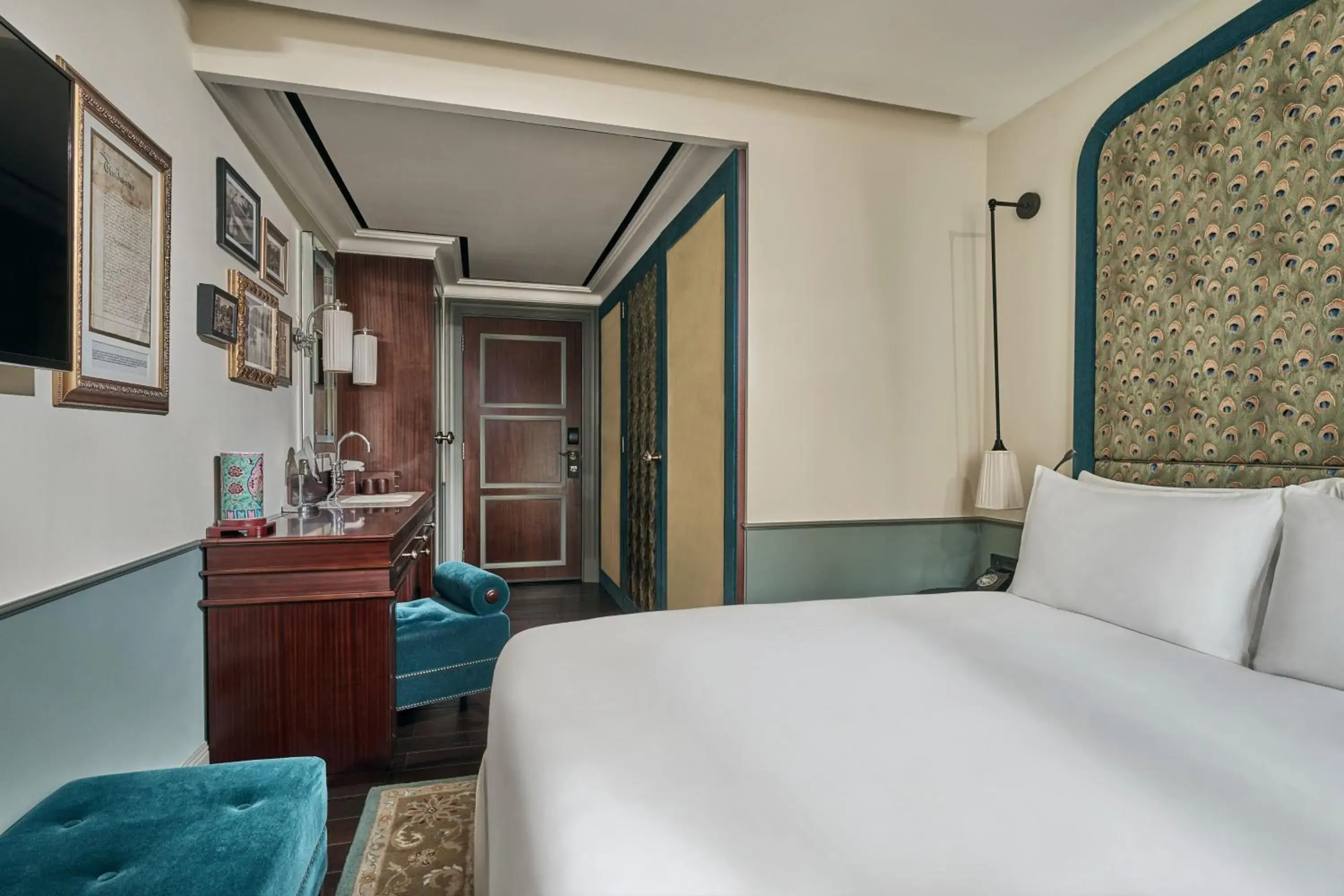 Photo of the whole room, Bed in Maxwell Reserve Singapore, Autograph Collection Photo of the whole room, Bed in Maxwell Reserve Singapore, Autograph Collection