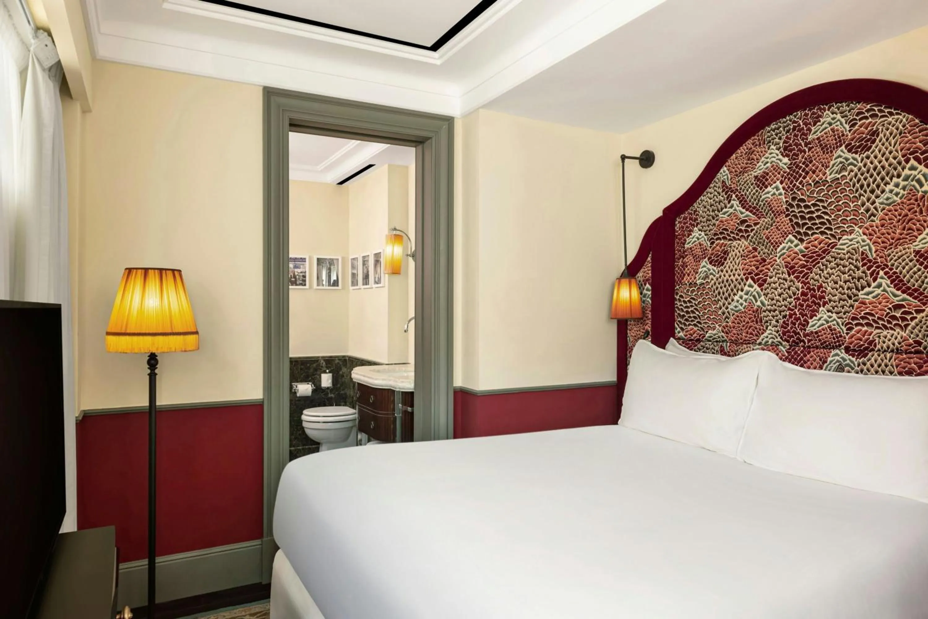 Photo of the whole room, Bed in Maxwell Reserve Singapore, Autograph Collection