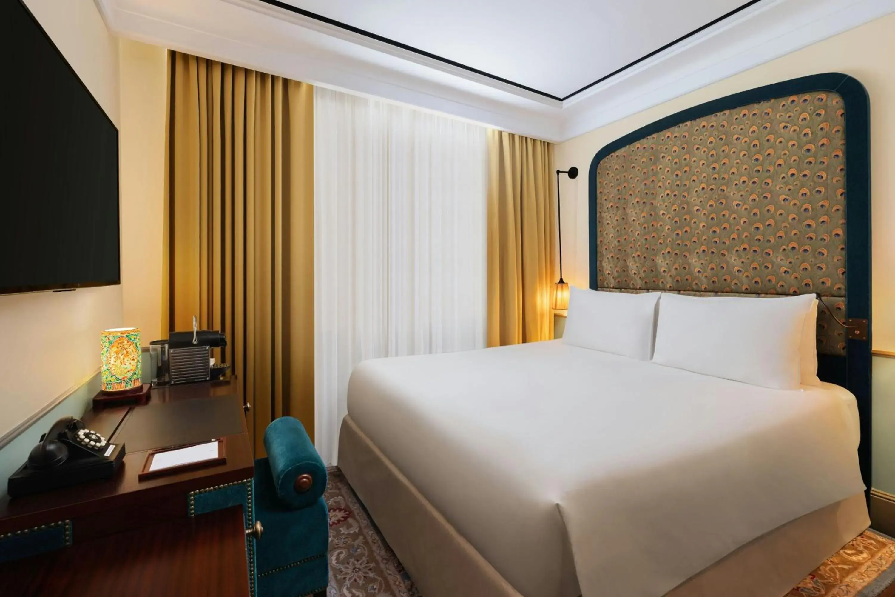 Bedroom, Bed in Maxwell Reserve Singapore, Autograph Collection Bedroom, Bed in Maxwell Reserve Singapore, Autograph Collection