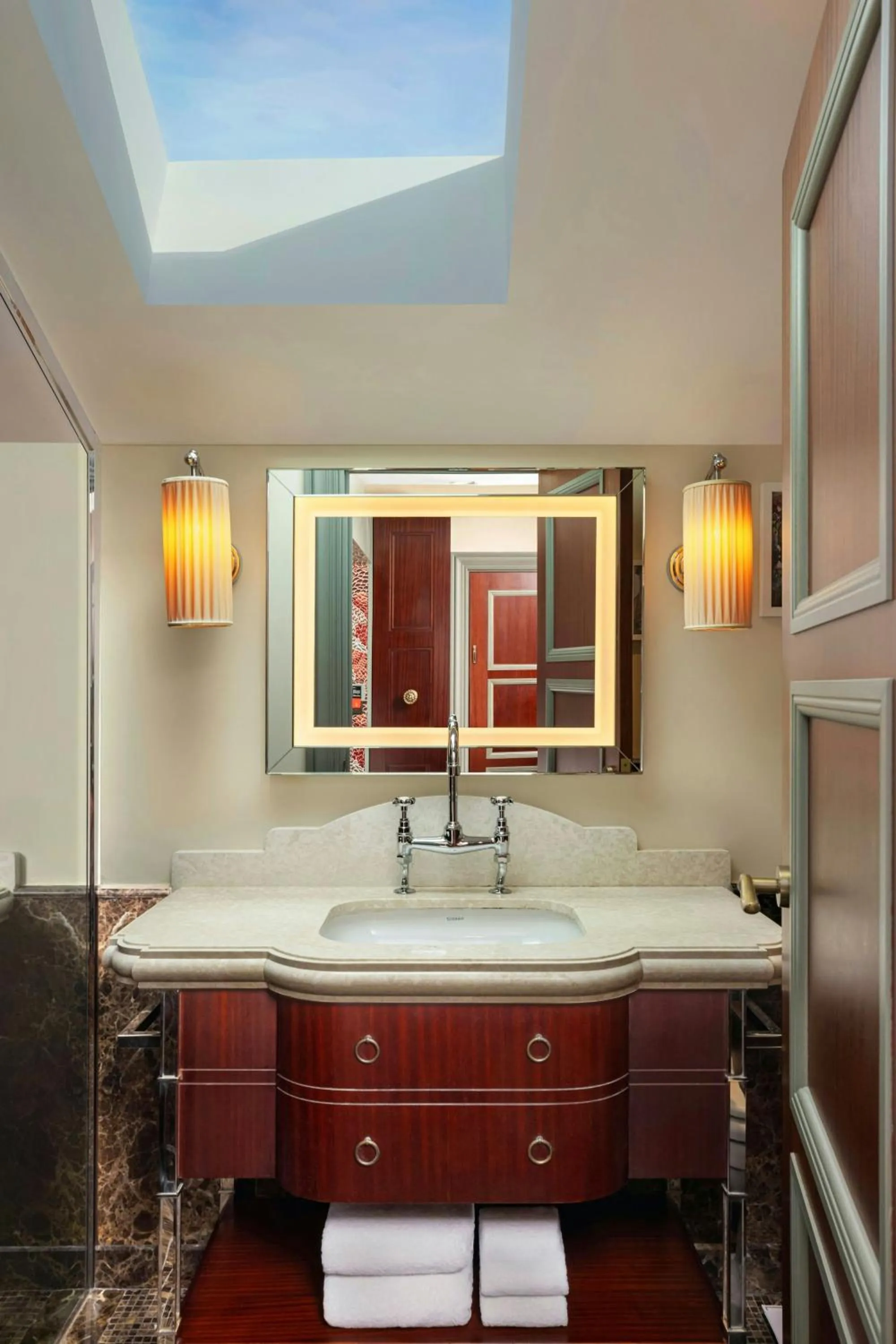 Bathroom in Maxwell Reserve Singapore, Autograph Collection