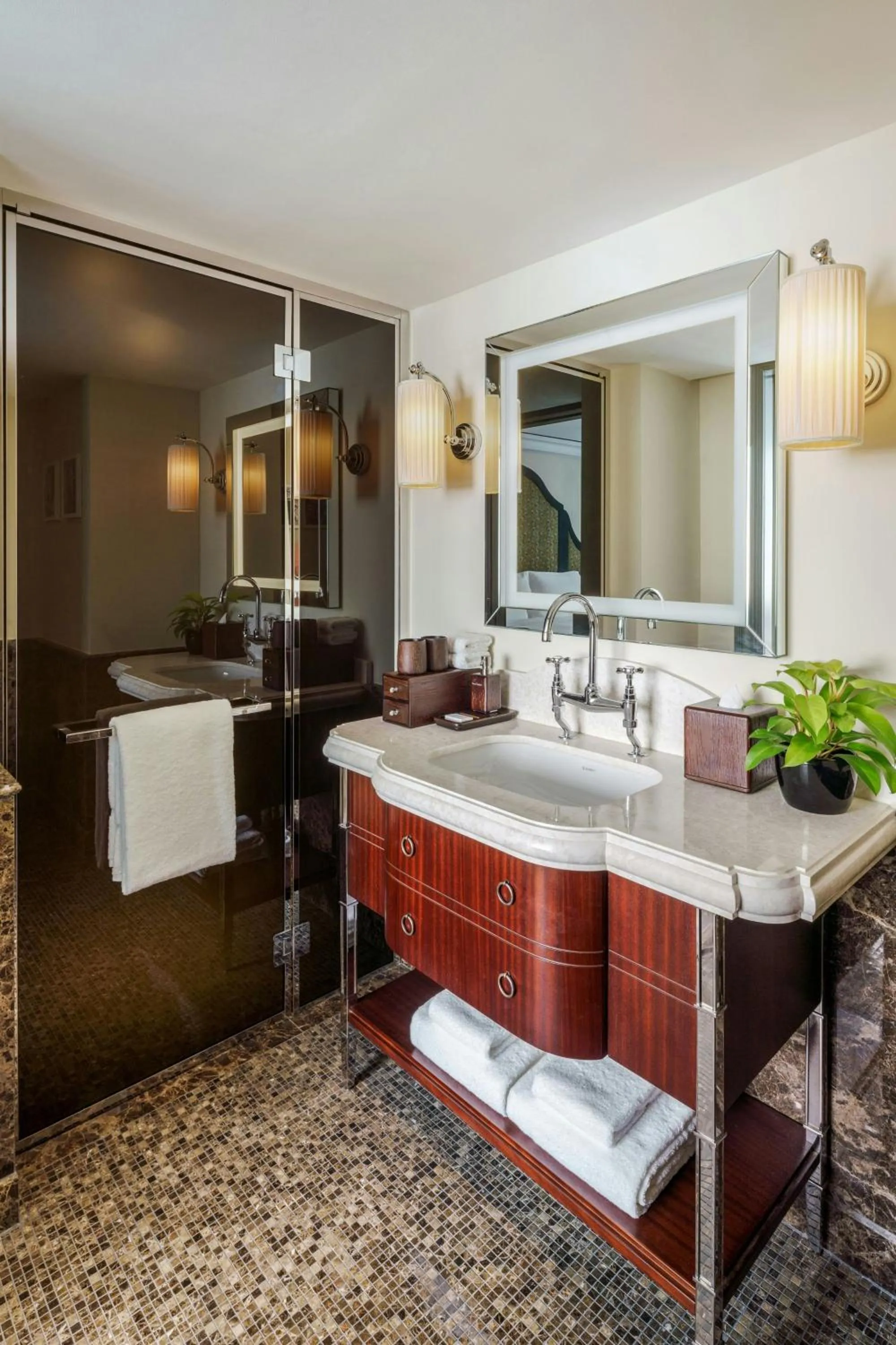 Bathroom in Maxwell Reserve Singapore, Autograph Collection