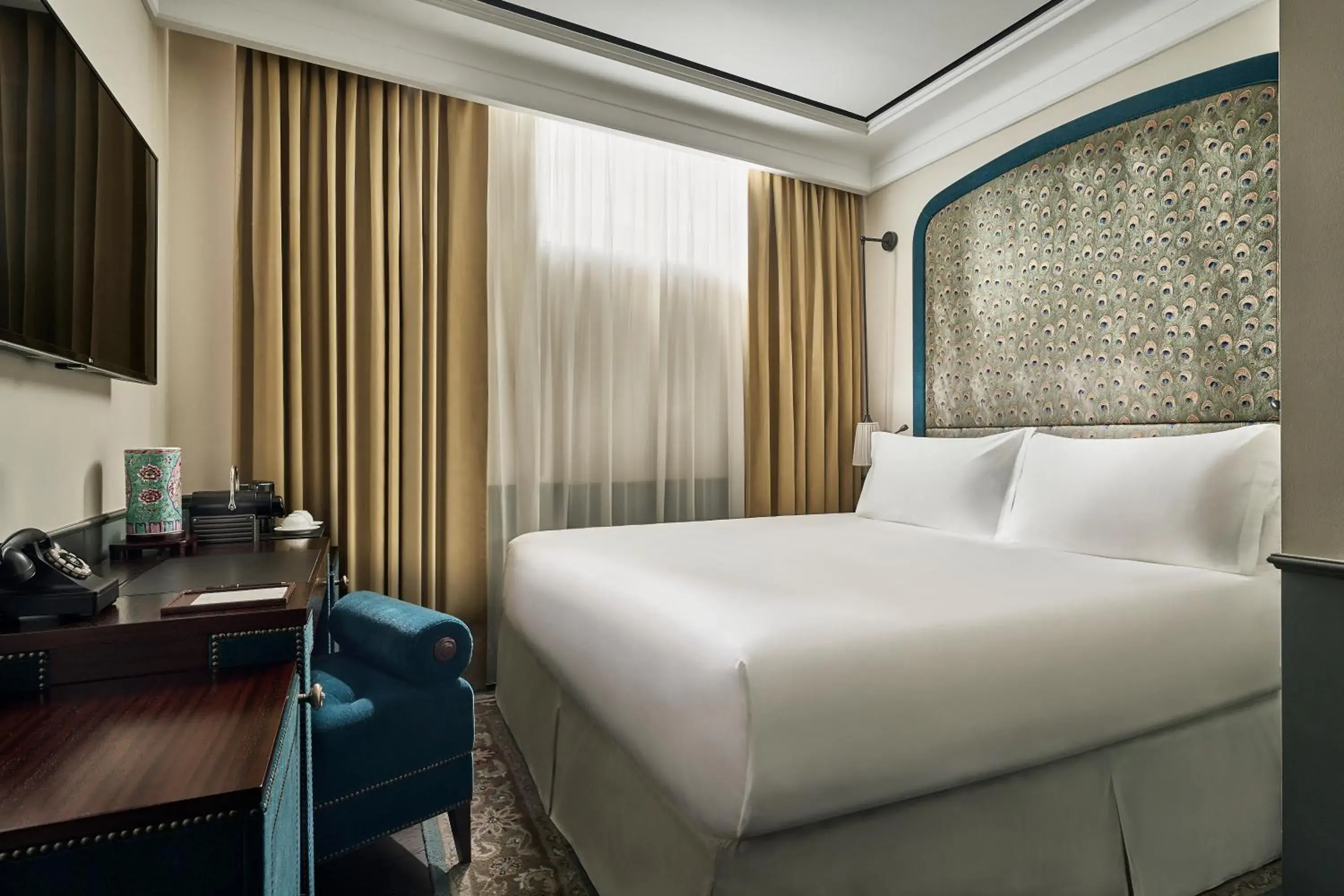 Bedroom, Bed in Maxwell Reserve Singapore, Autograph Collection Bedroom, Bed in Maxwell Reserve Singapore, Autograph Collection