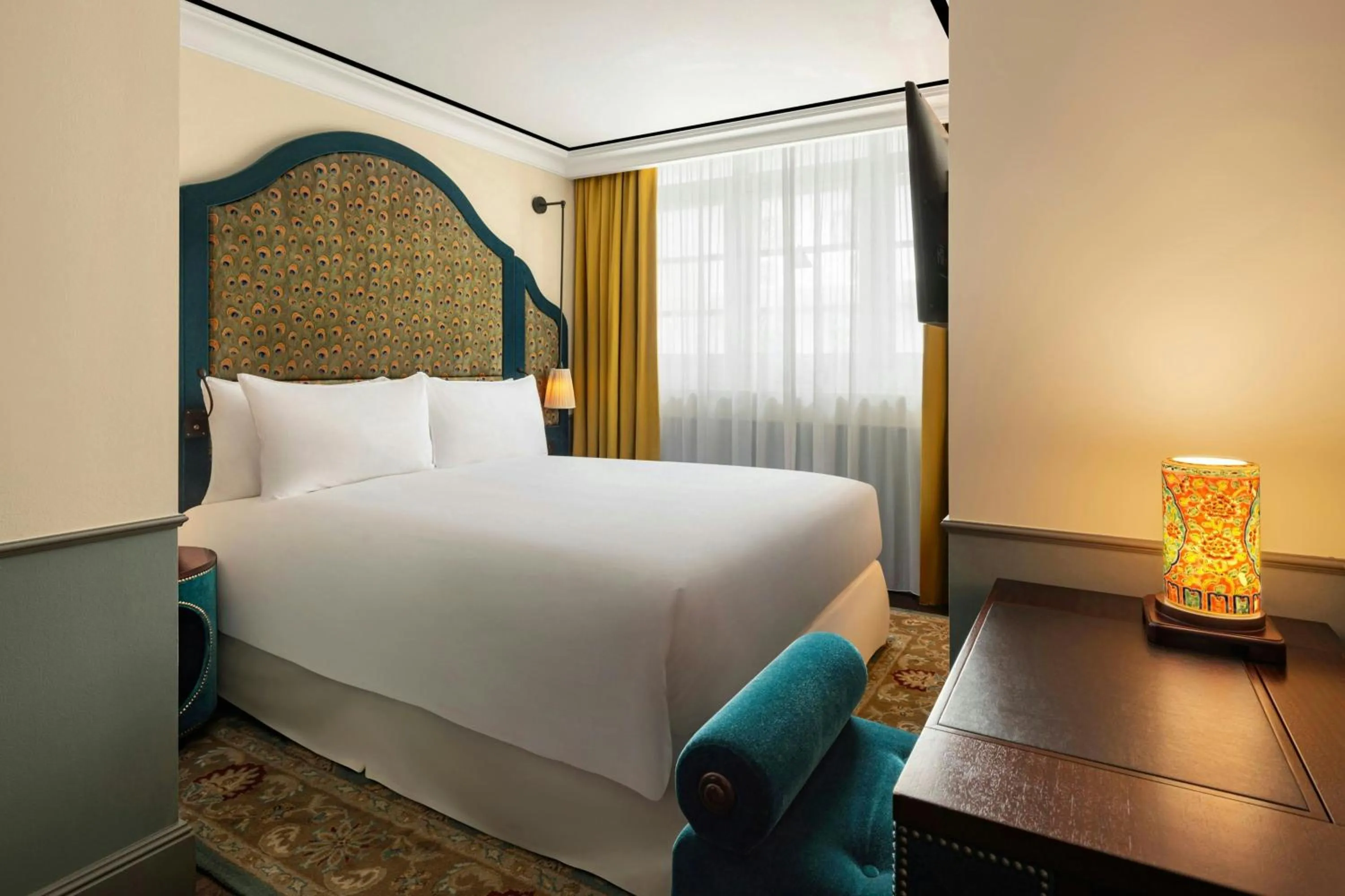 Photo of the whole room, Bed in Maxwell Reserve Singapore, Autograph Collection