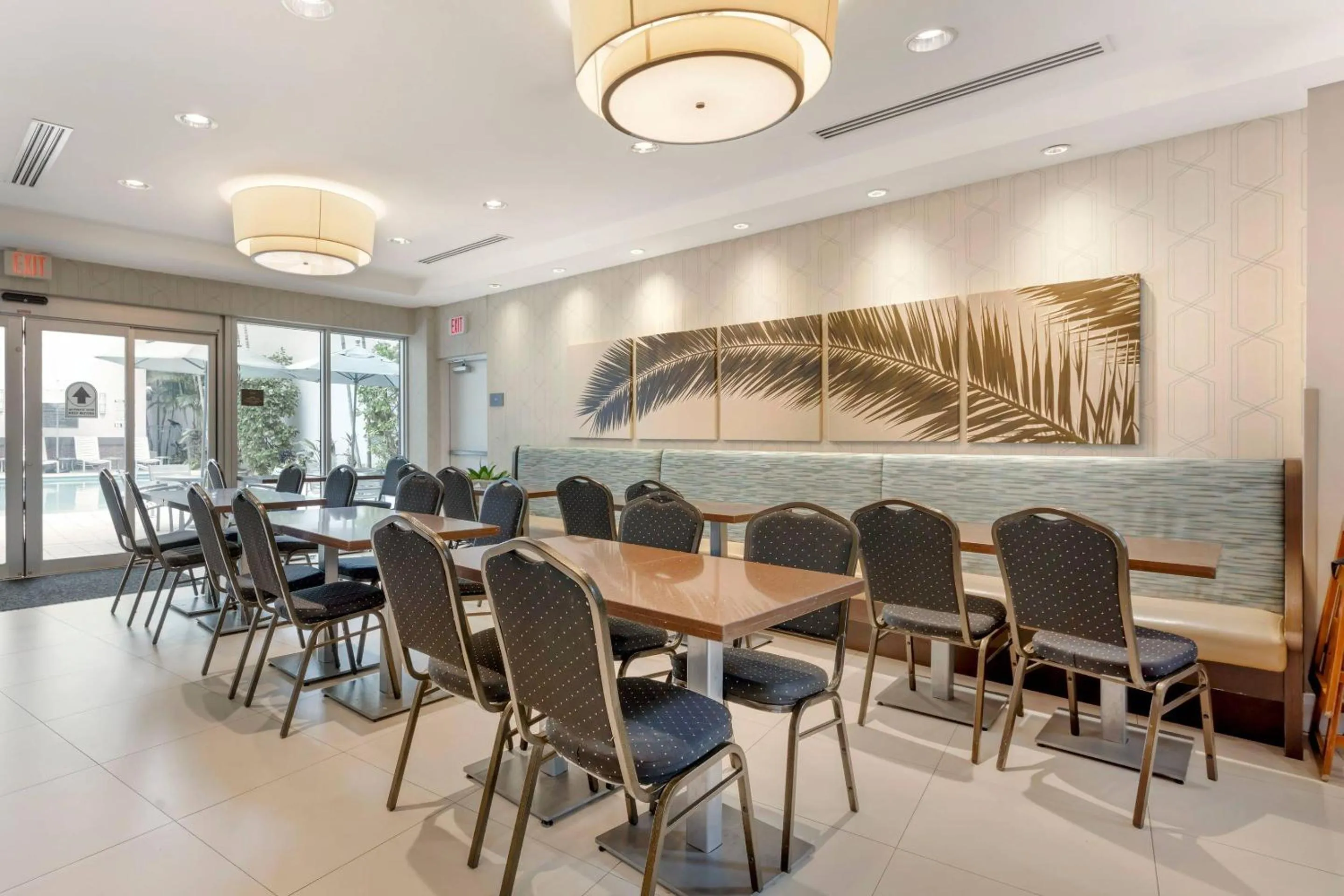 Breakfast in Comfort Suites Miami Airport North