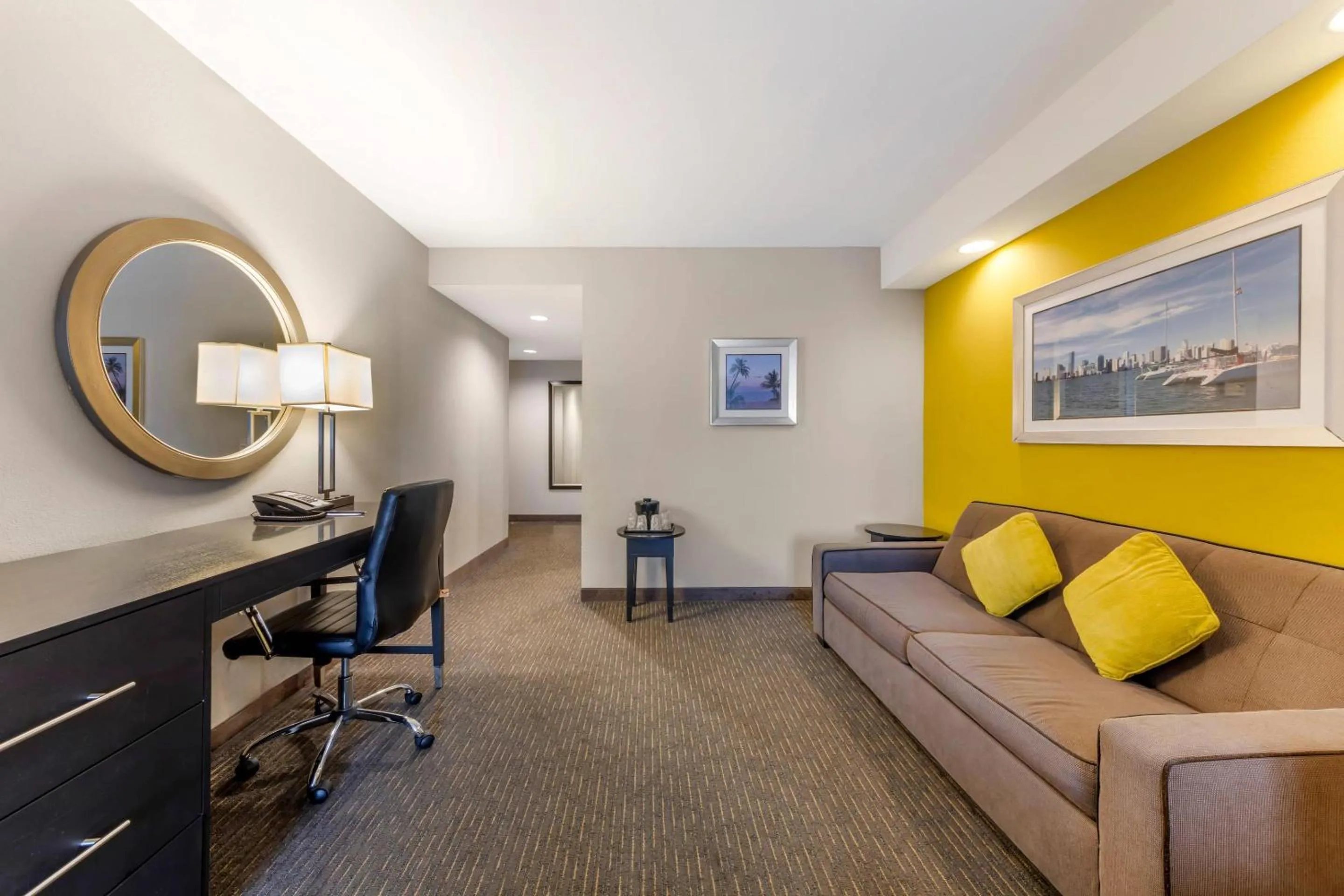 Bedroom in Comfort Suites Miami Airport North