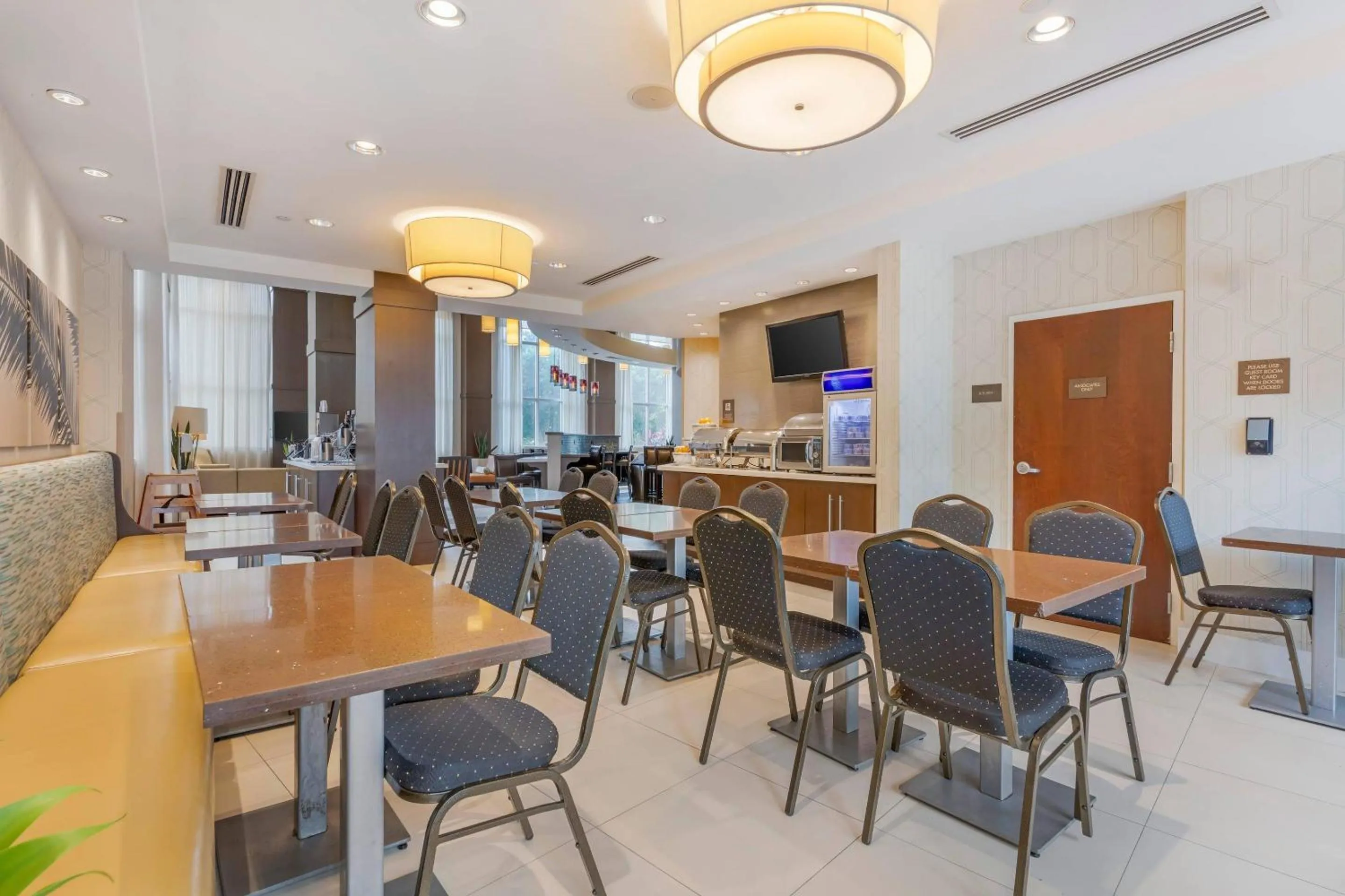 Breakfast in Comfort Suites Miami Airport North