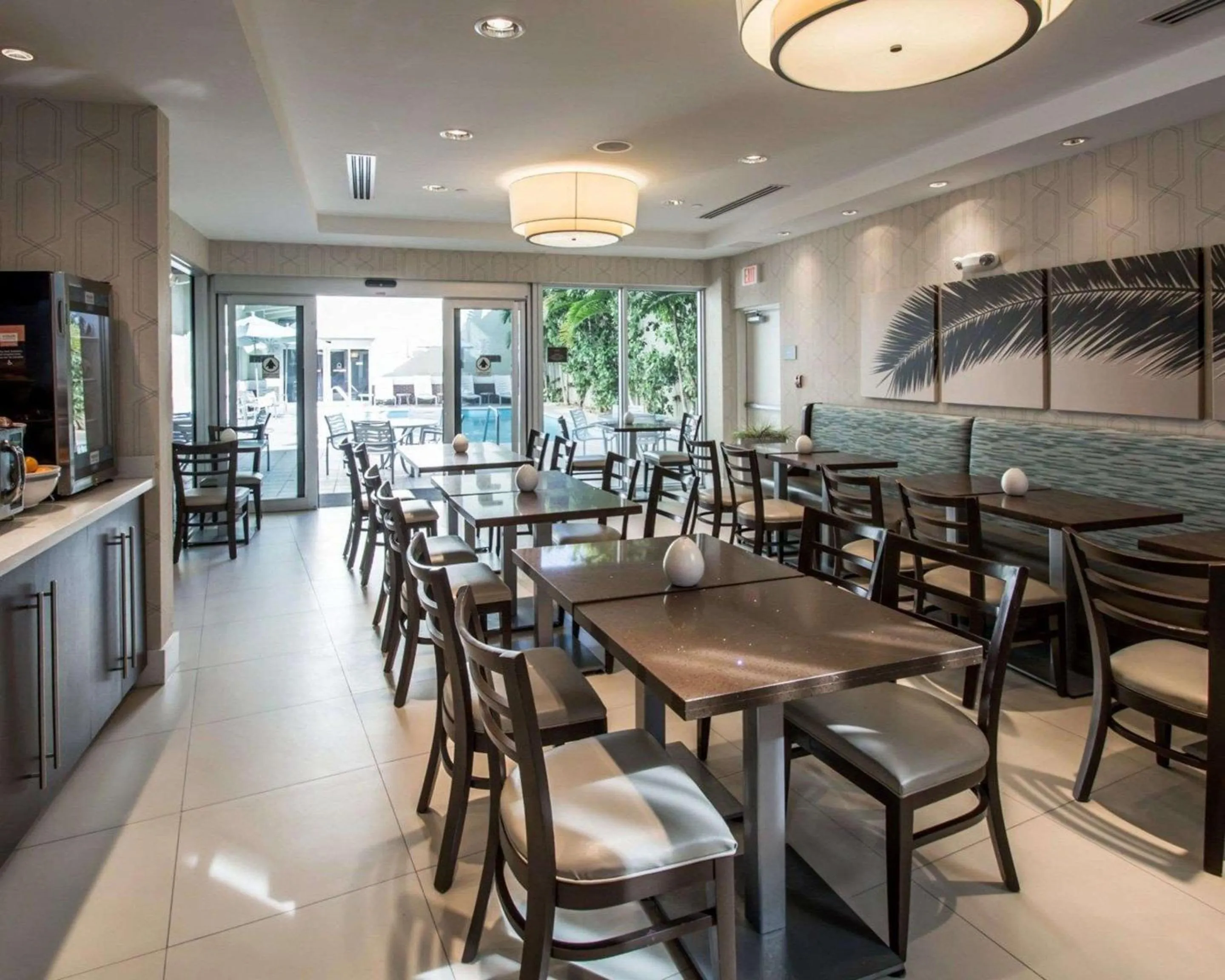 Breakfast in Comfort Suites Miami Airport North