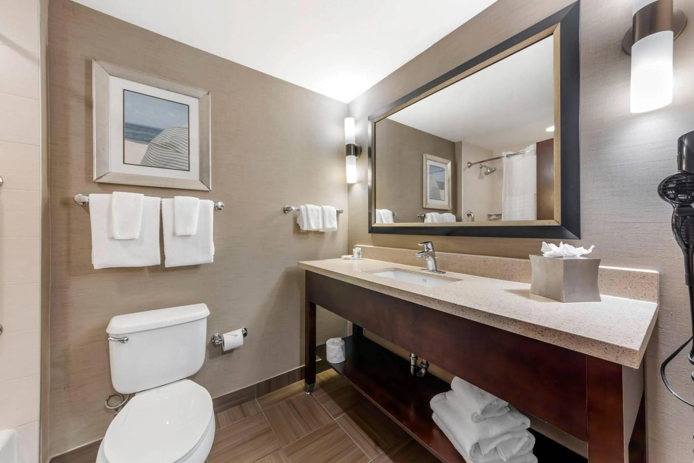 Bedroom in Comfort Suites Miami Airport North