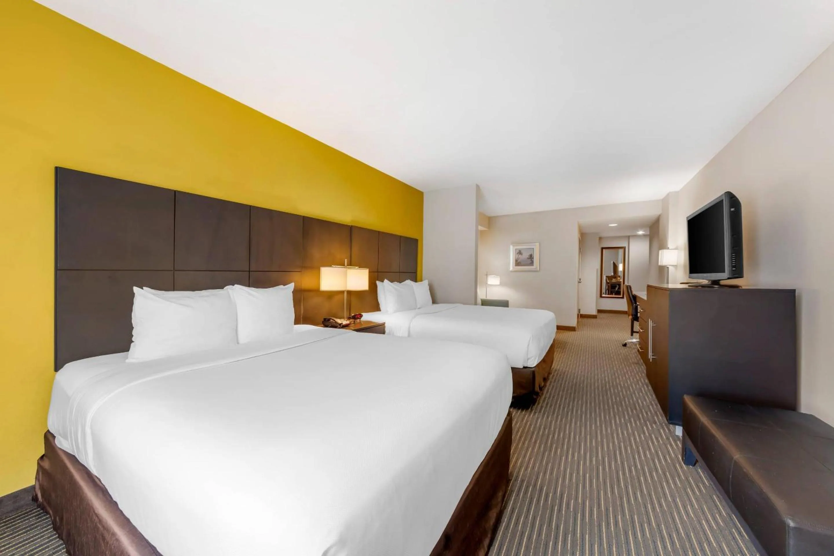 Bedroom, Bed in Comfort Suites Miami Airport North