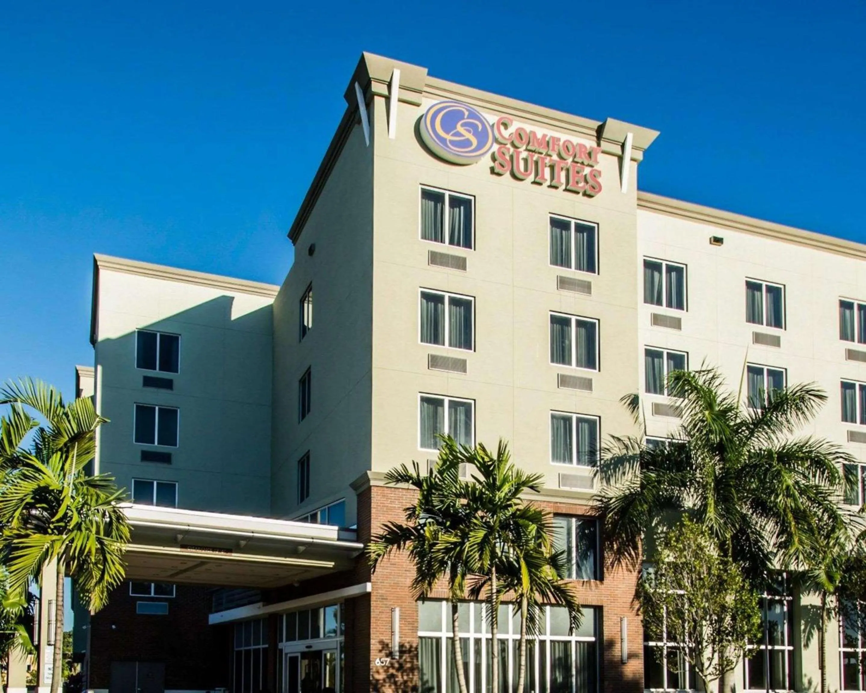 Property building in Comfort Suites Miami Airport North