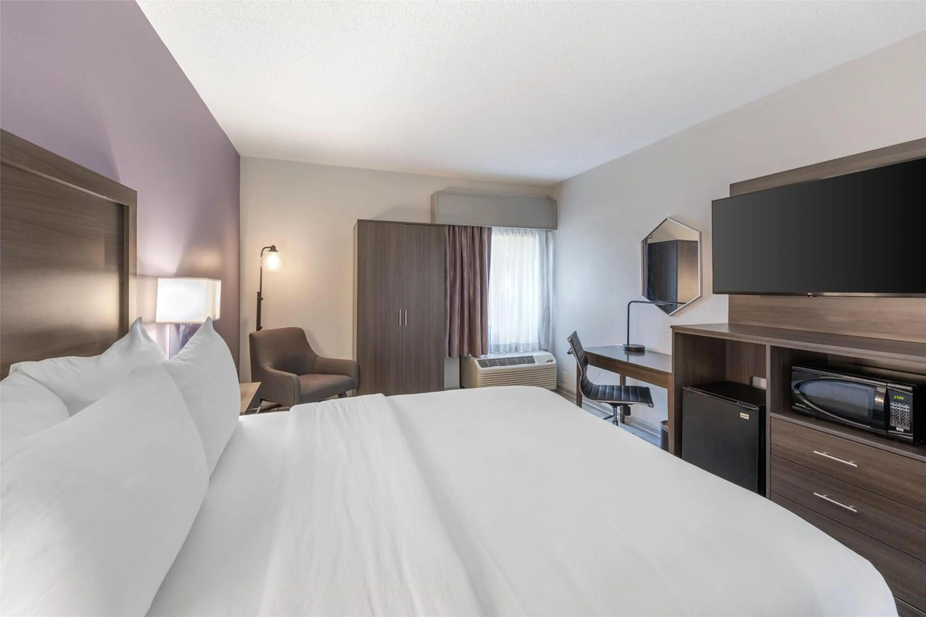 Bedroom, Bed in Best Western Hickory