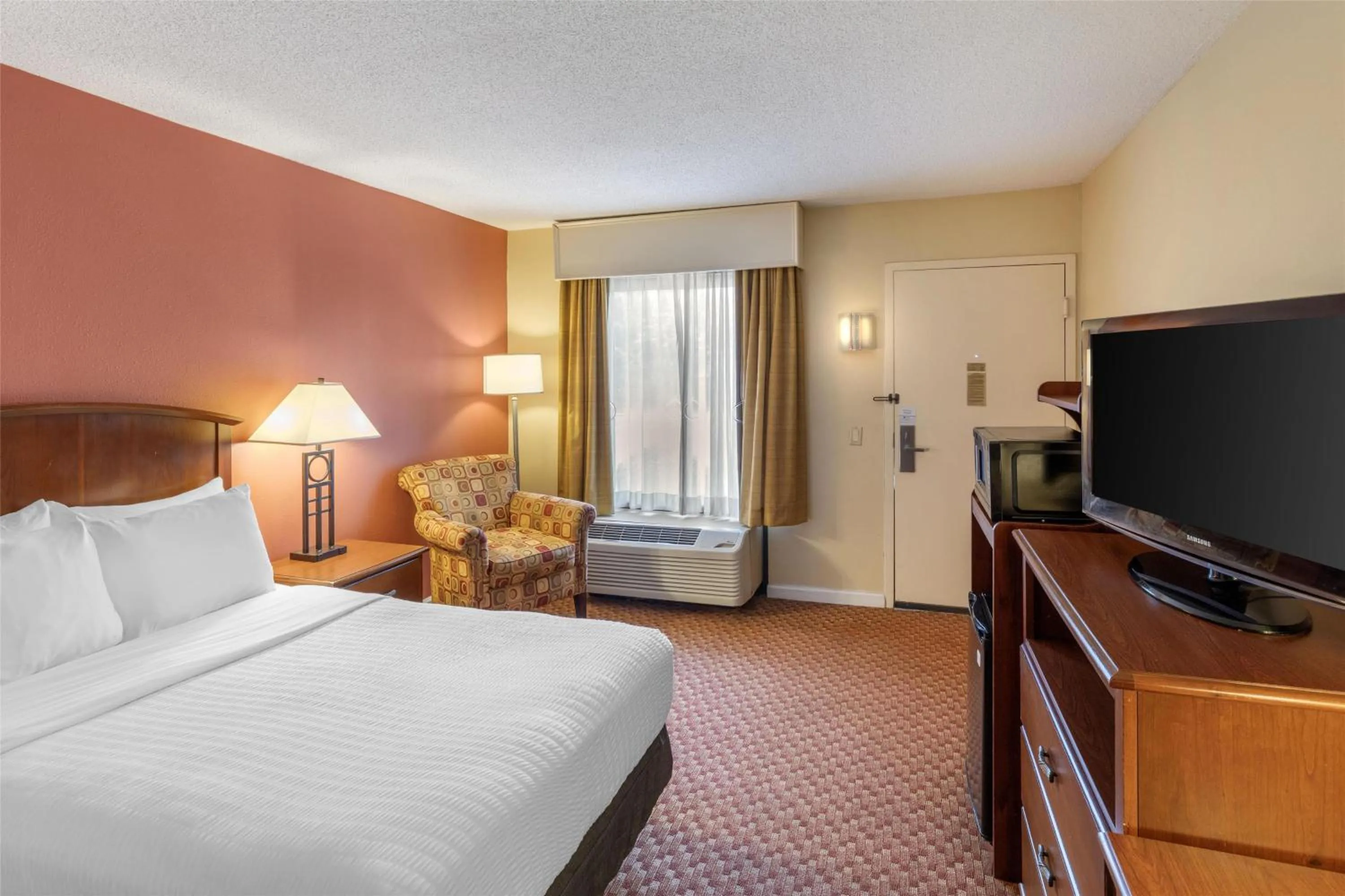 Bedroom, Bed in Best Western Hickory