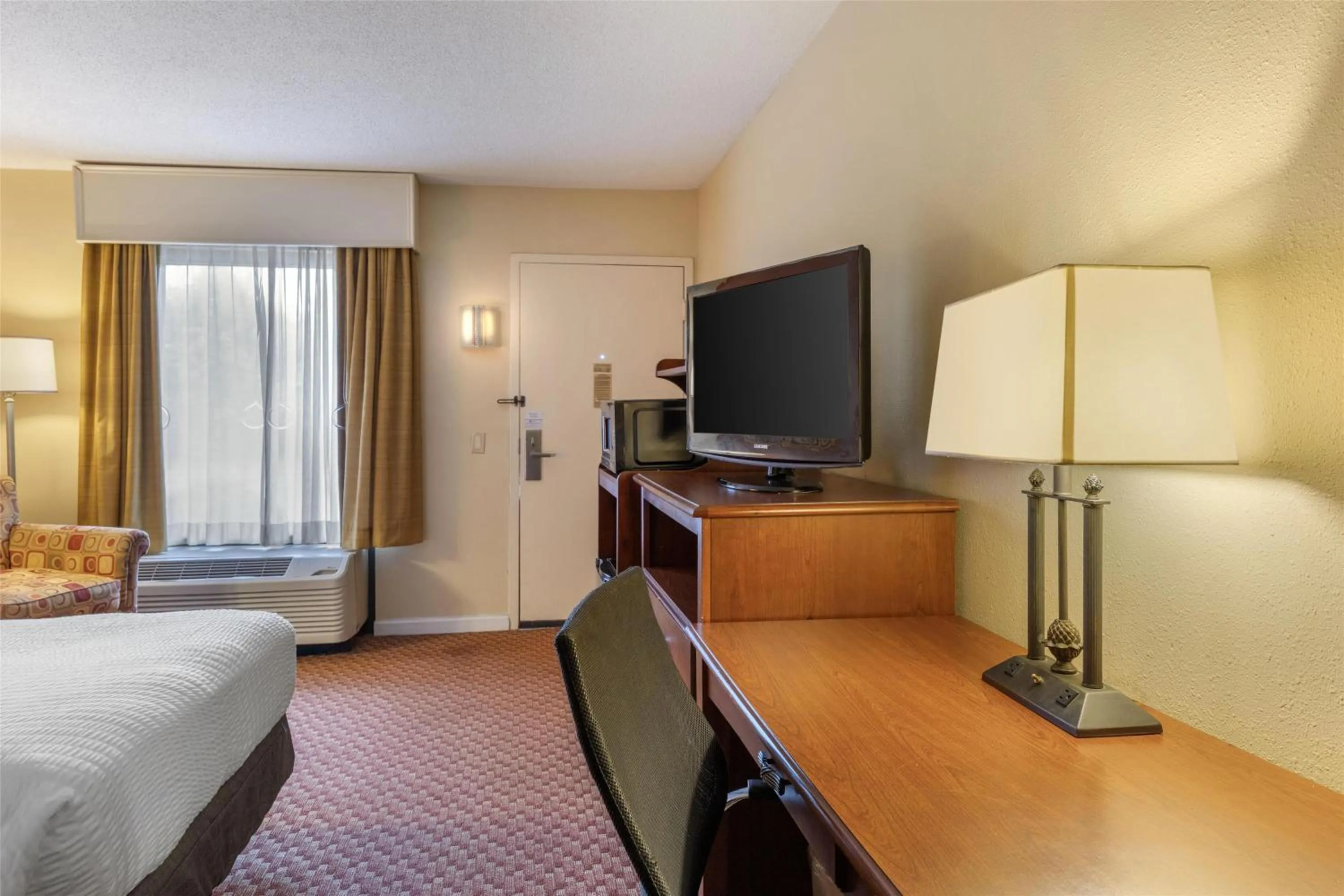 Bedroom, Bed in Best Western Hickory