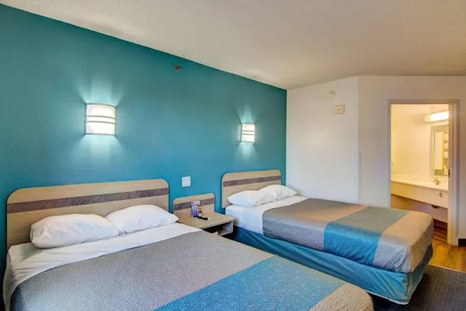 Bed in Econo Lodge Menomonie