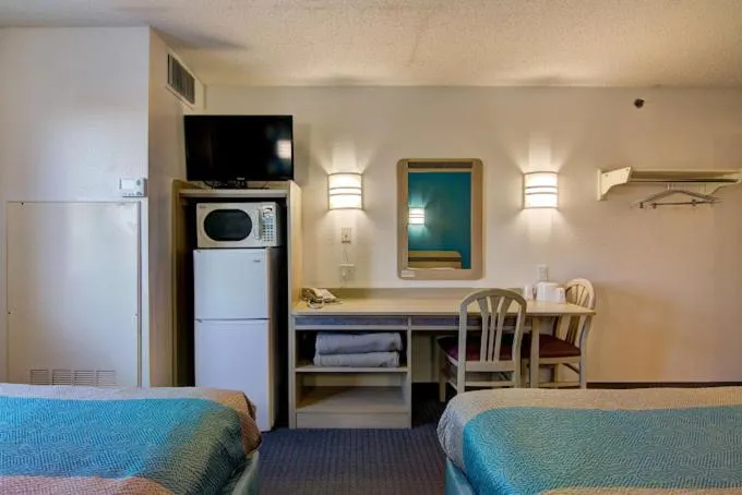 Bed in Econo Lodge Menomonie