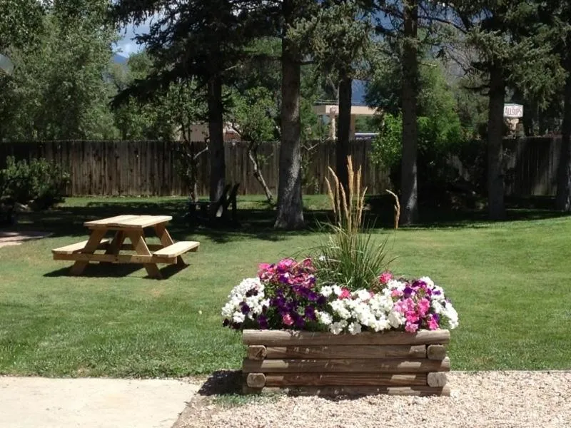 Area and facilities in El Pueblo Lodge