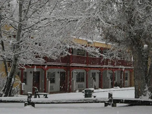 Facade/entrance in El Pueblo Lodge