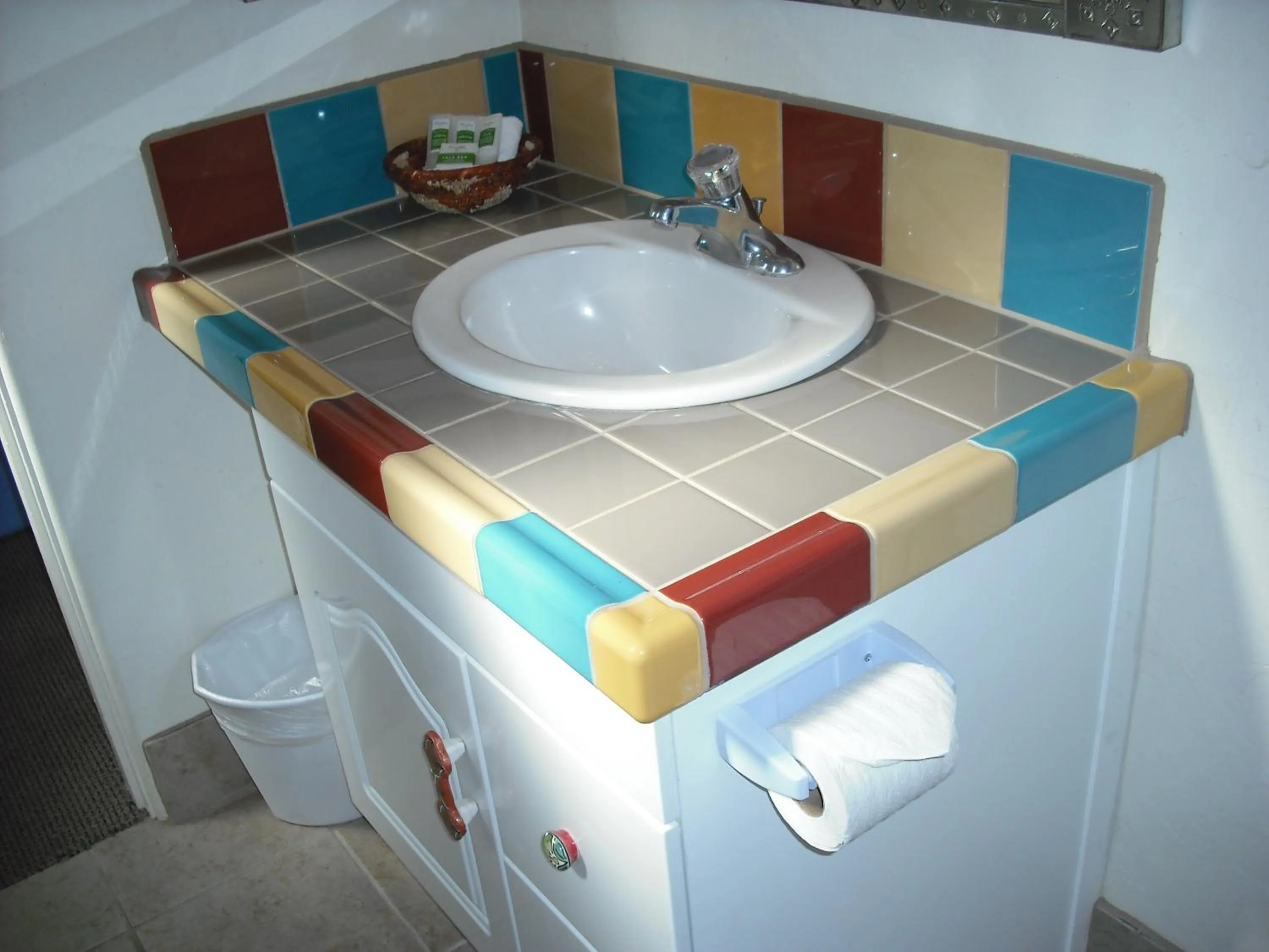 Decorative detail in El Pueblo Lodge